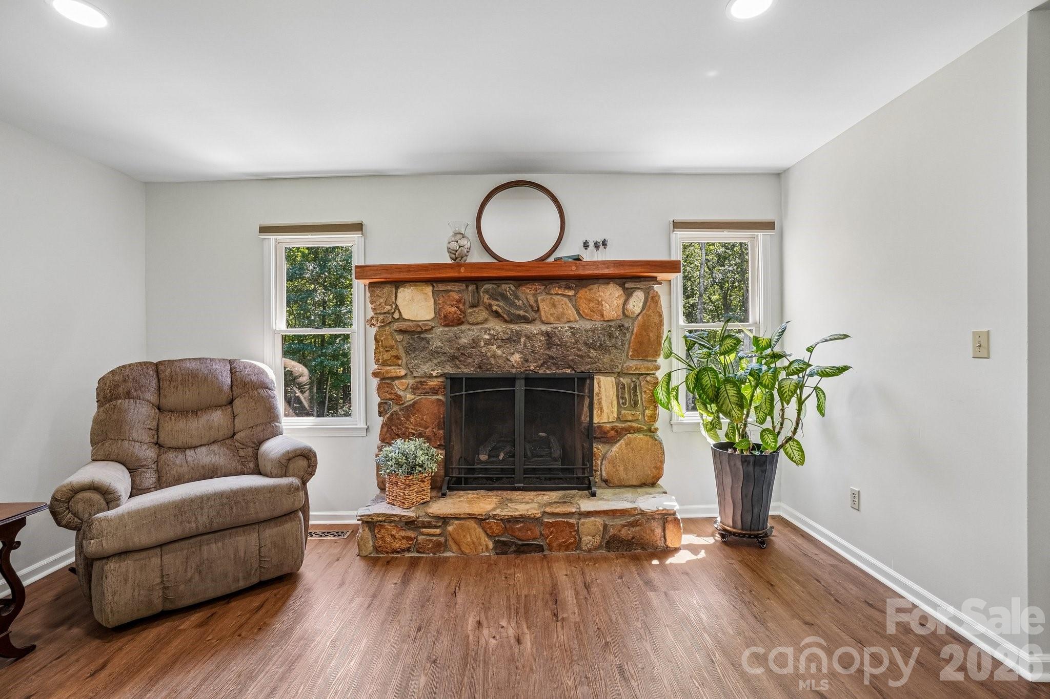 Single Family Residence at 158 Mallard Drive, Columbus, photo 9 of 29