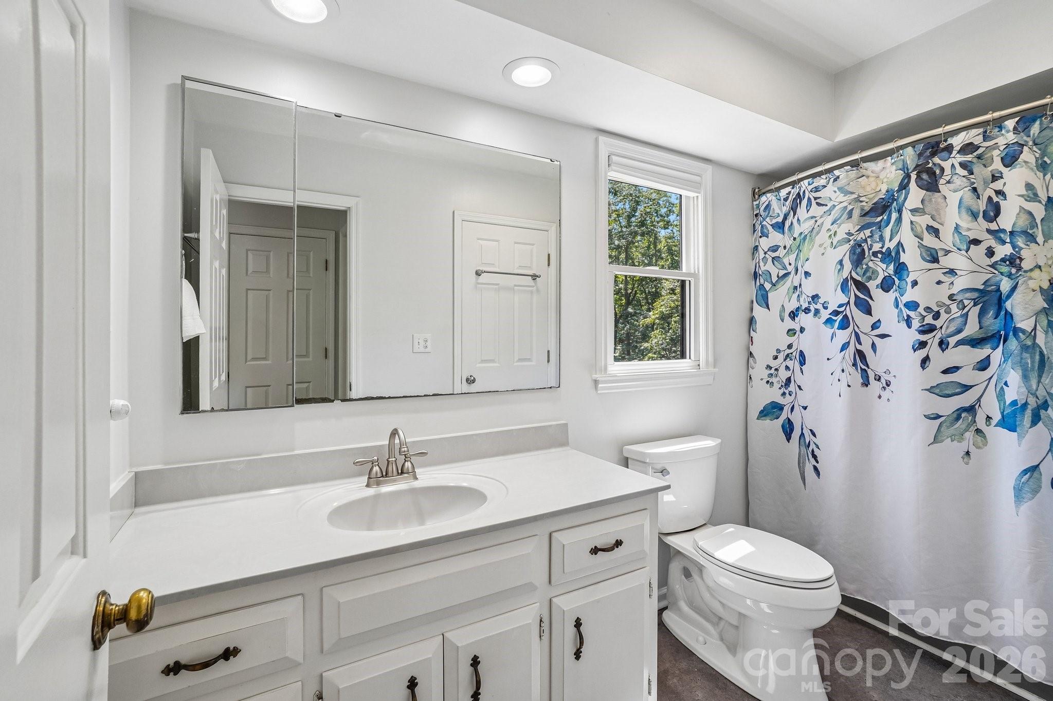 Single Family Residence at 158 Mallard Drive, Columbus, photo 15 of 29