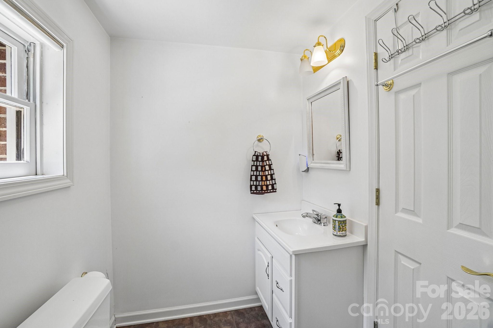 Single Family Residence at 158 Mallard Drive, Columbus, photo 26 of 29