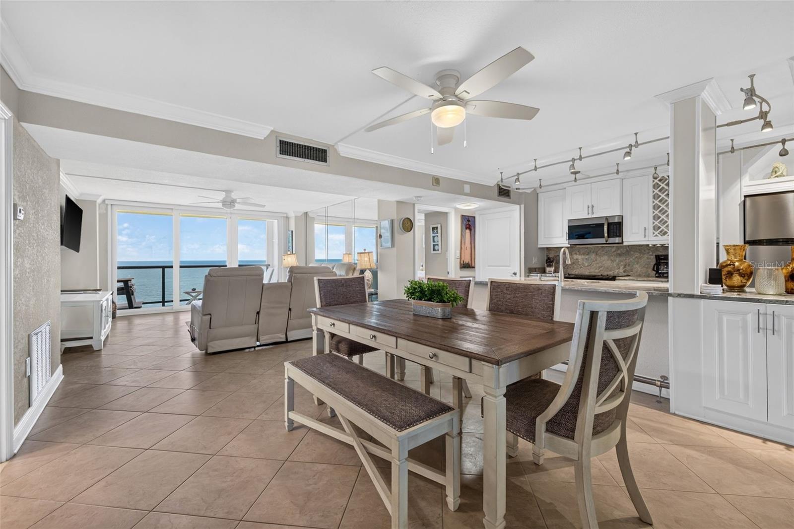 Condominium at 440 S GULFVIEW BLVD #1407, CLEARWATER, photo 12 of 42