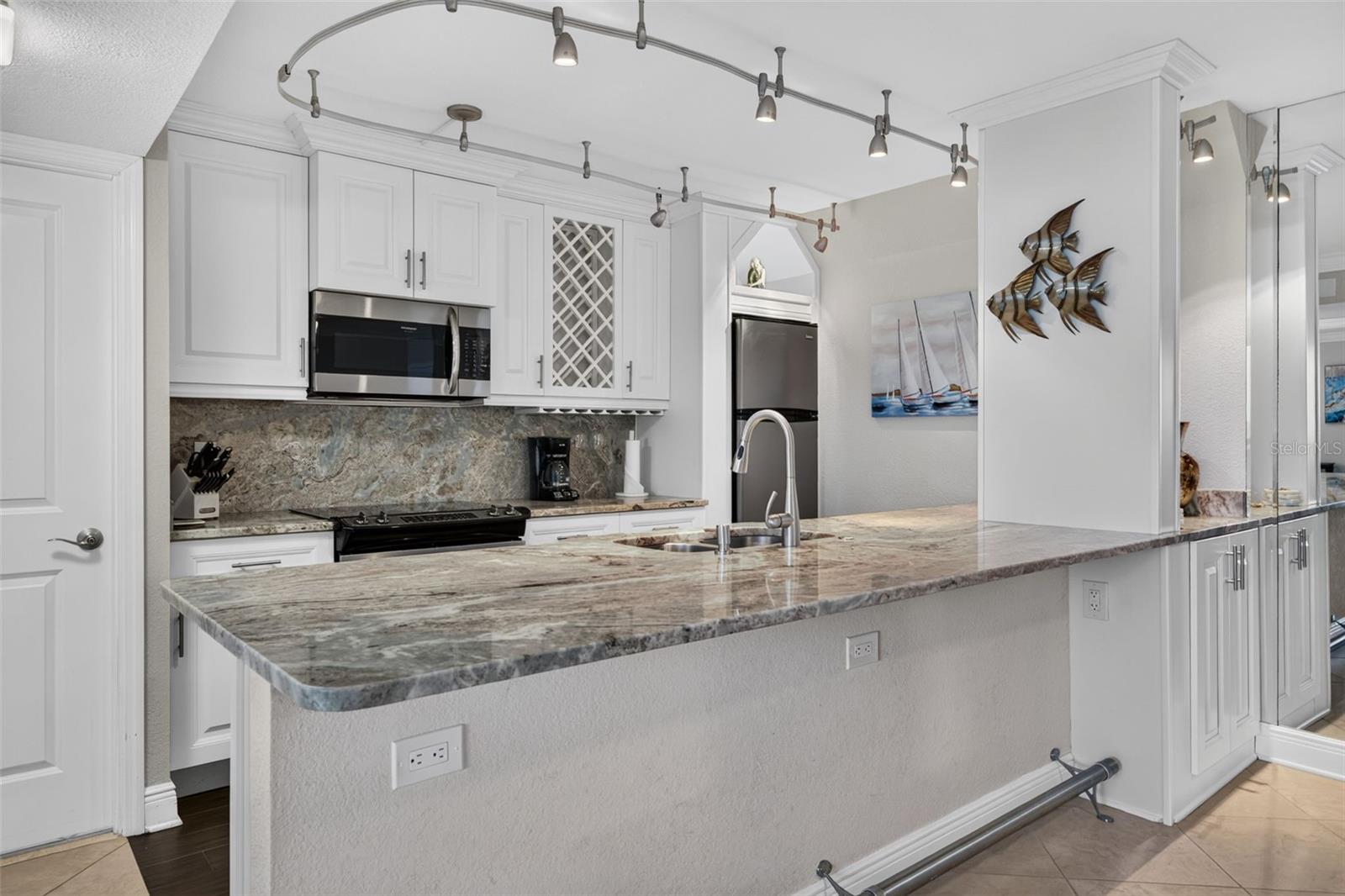 Condominium at 440 S GULFVIEW BLVD #1407, CLEARWATER, photo 16 of 42