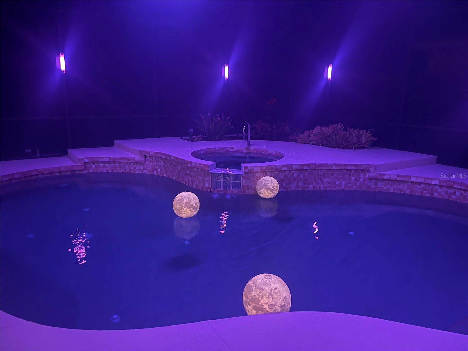 Pool lights - 6803 COYOTE RIDGE CT, BRADENTON