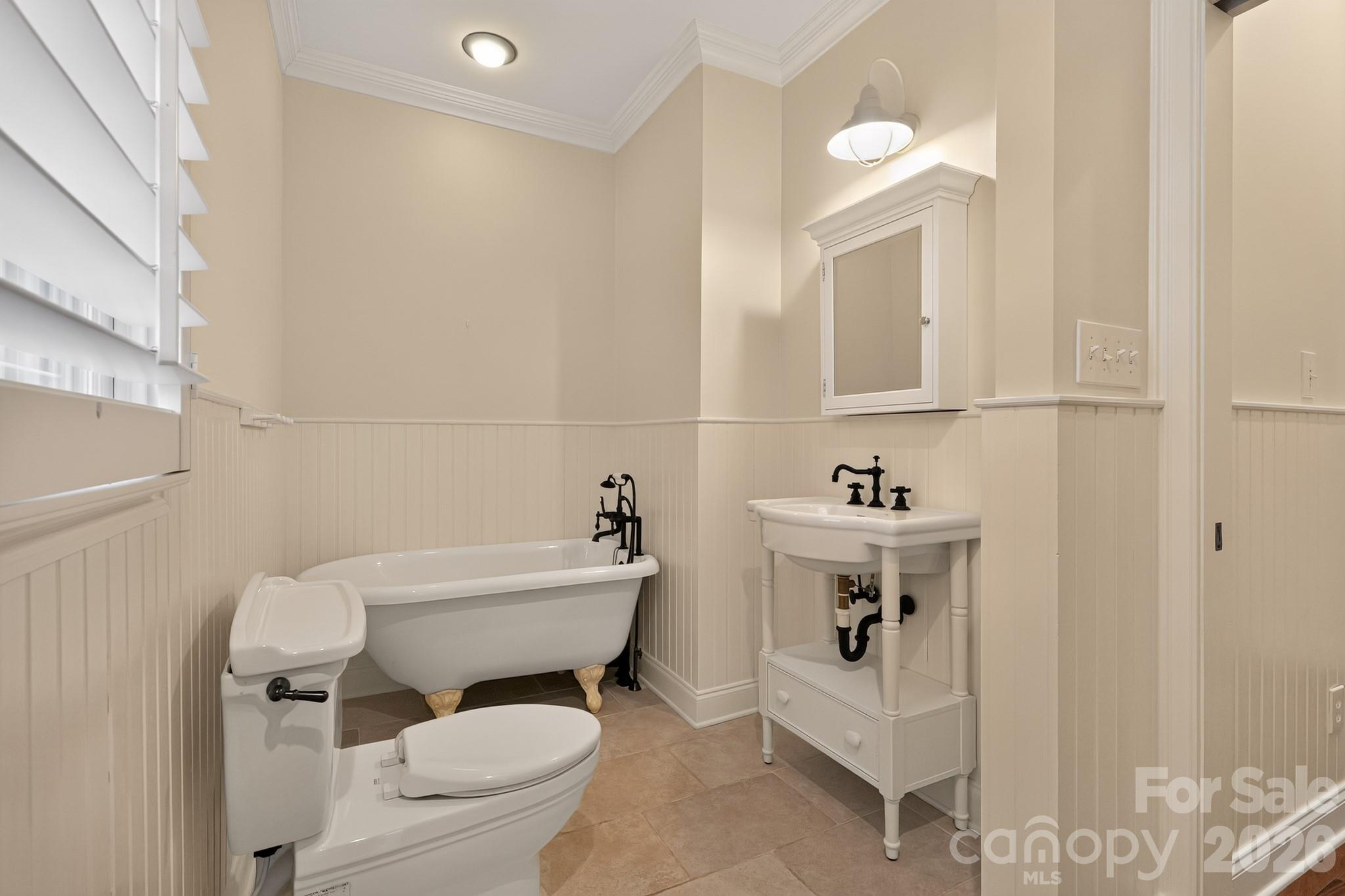 Second Floor On-Suite Bathroom - 745 Saint Andrews Road, Statesville