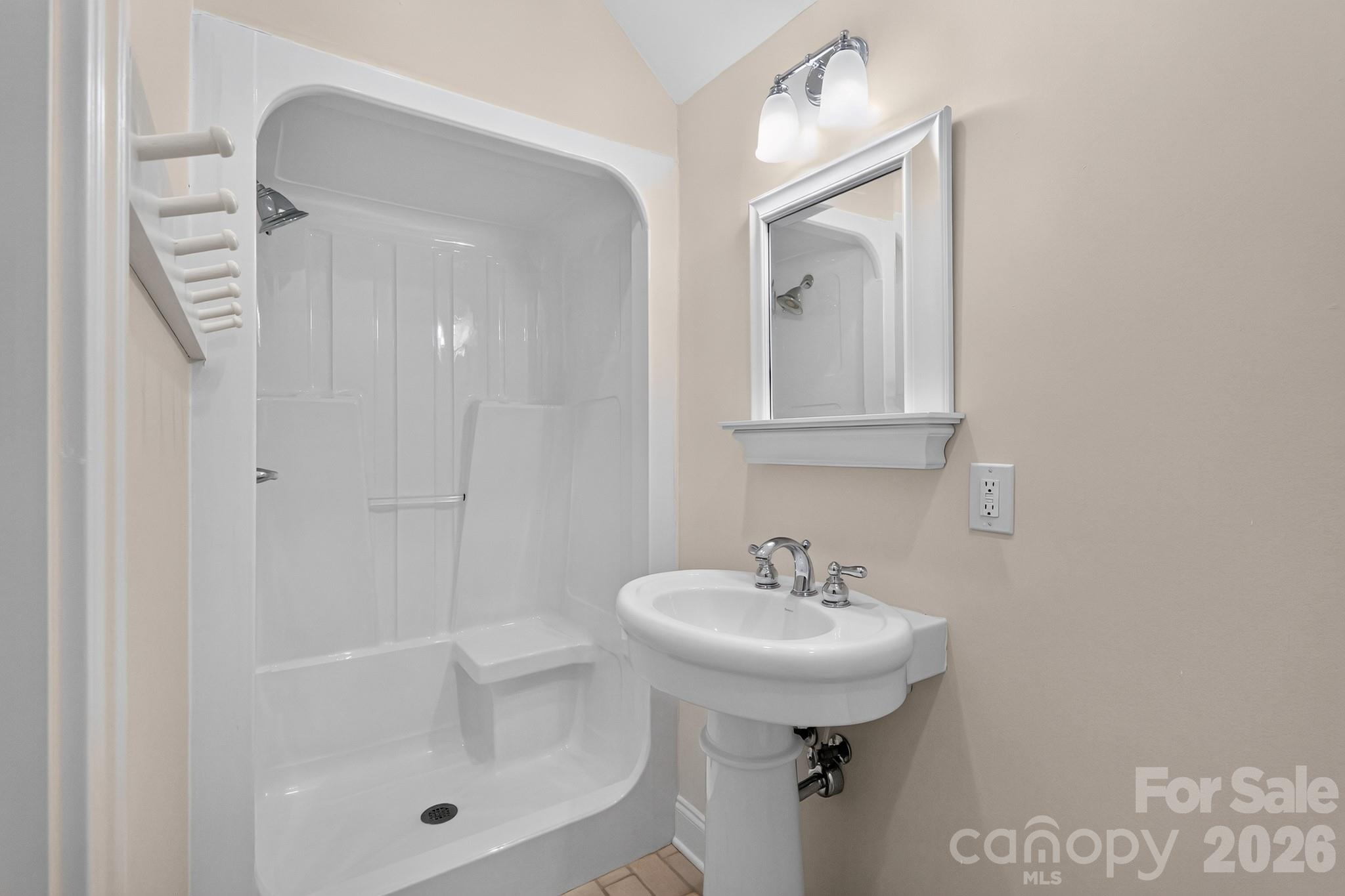 Second Floor Bathroom - 745 Saint Andrews Road, Statesville