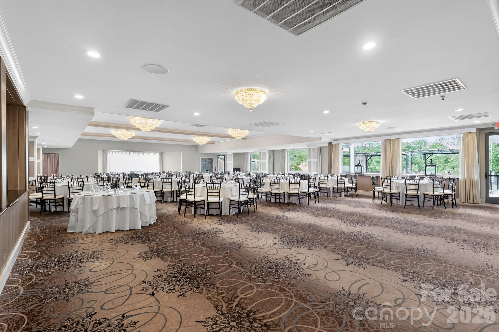Statesville Country Club Dinning Room - 745 Saint Andrews Road, Statesville