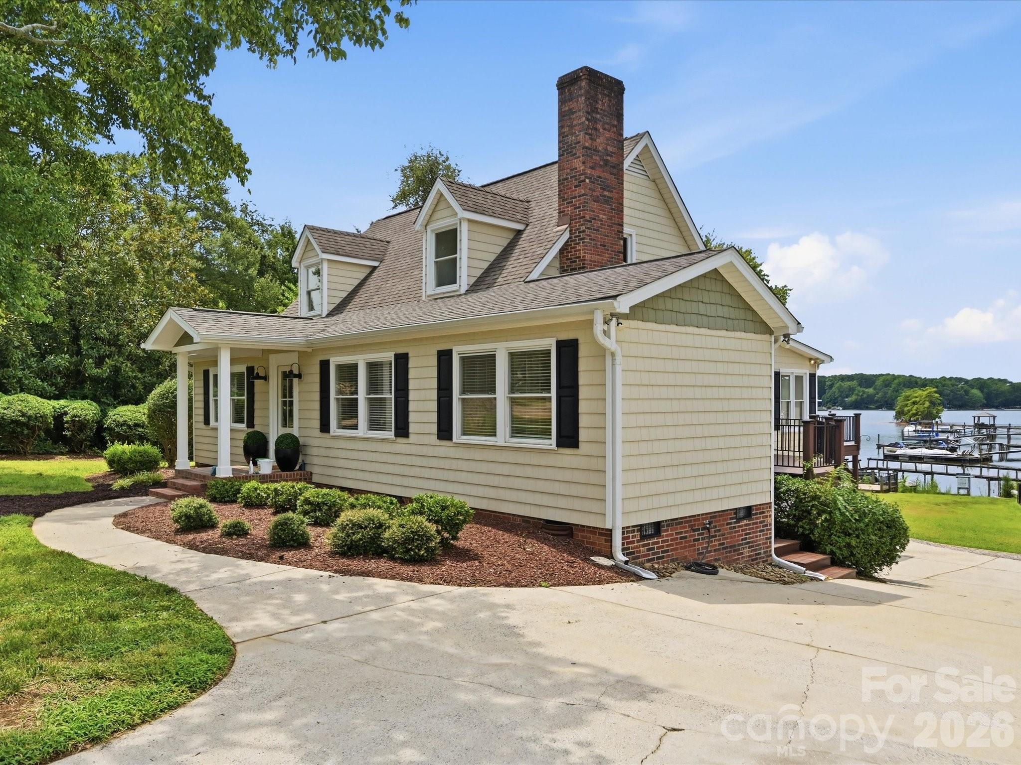 Charming Cape Cod Lake Norman Waterfront home! - 20845 Lagoona Drive, Cornelius