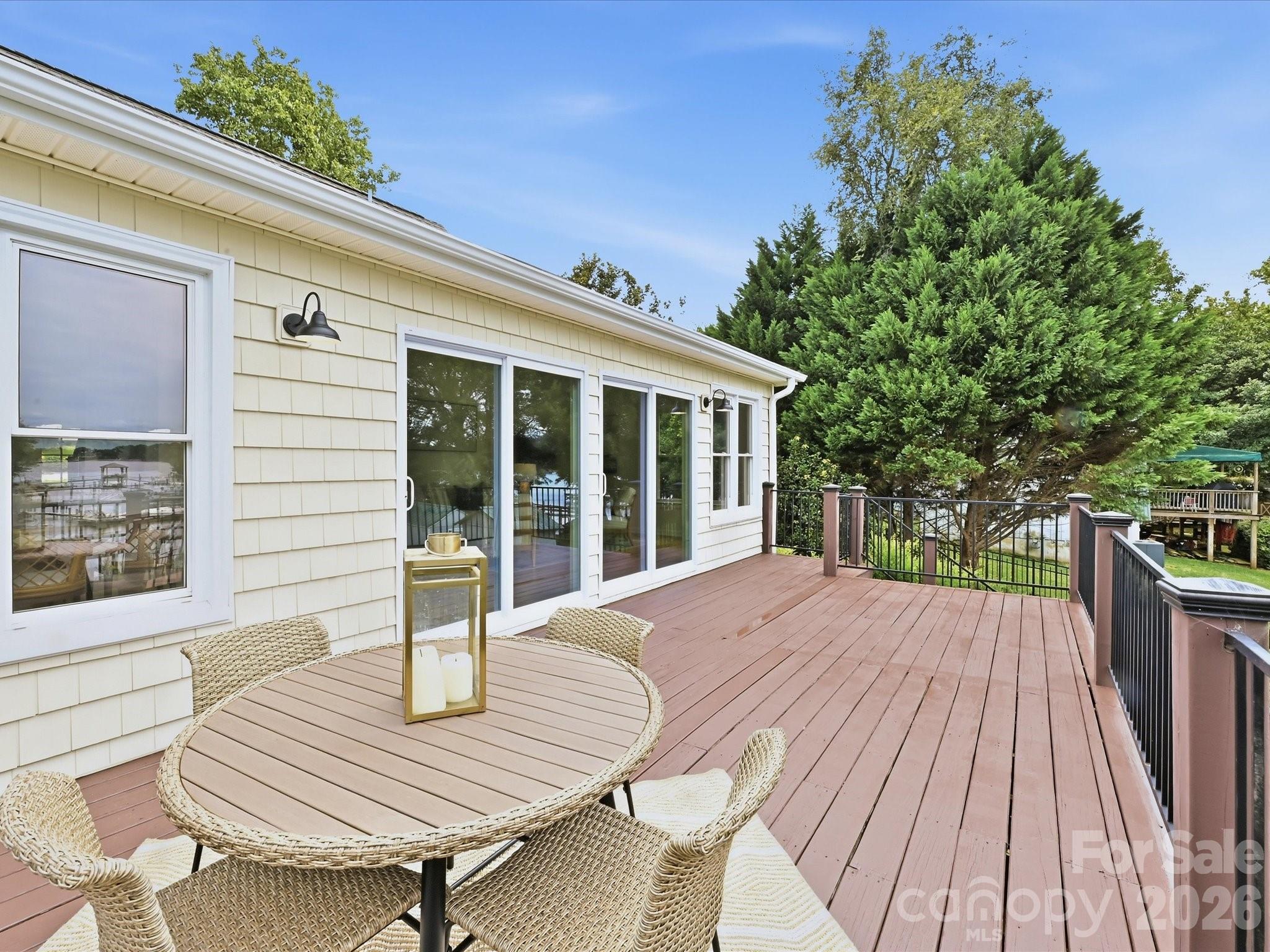 Expansive deck overlooking Lake Norman! - 20845 Lagoona Drive, Cornelius