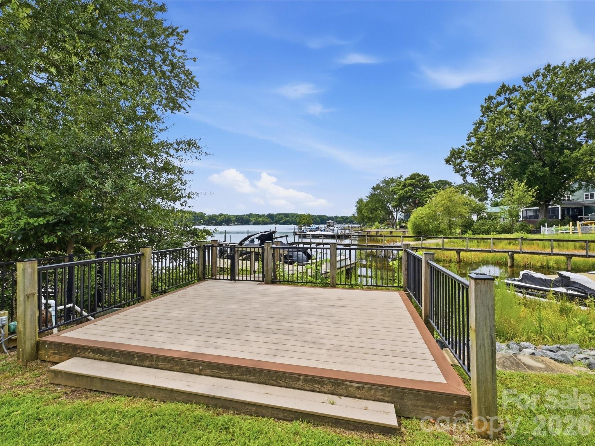 Fixed deck on the lake to enjoy the Lake Norman days and nights! - 20845 Lagoona Drive, Cornelius