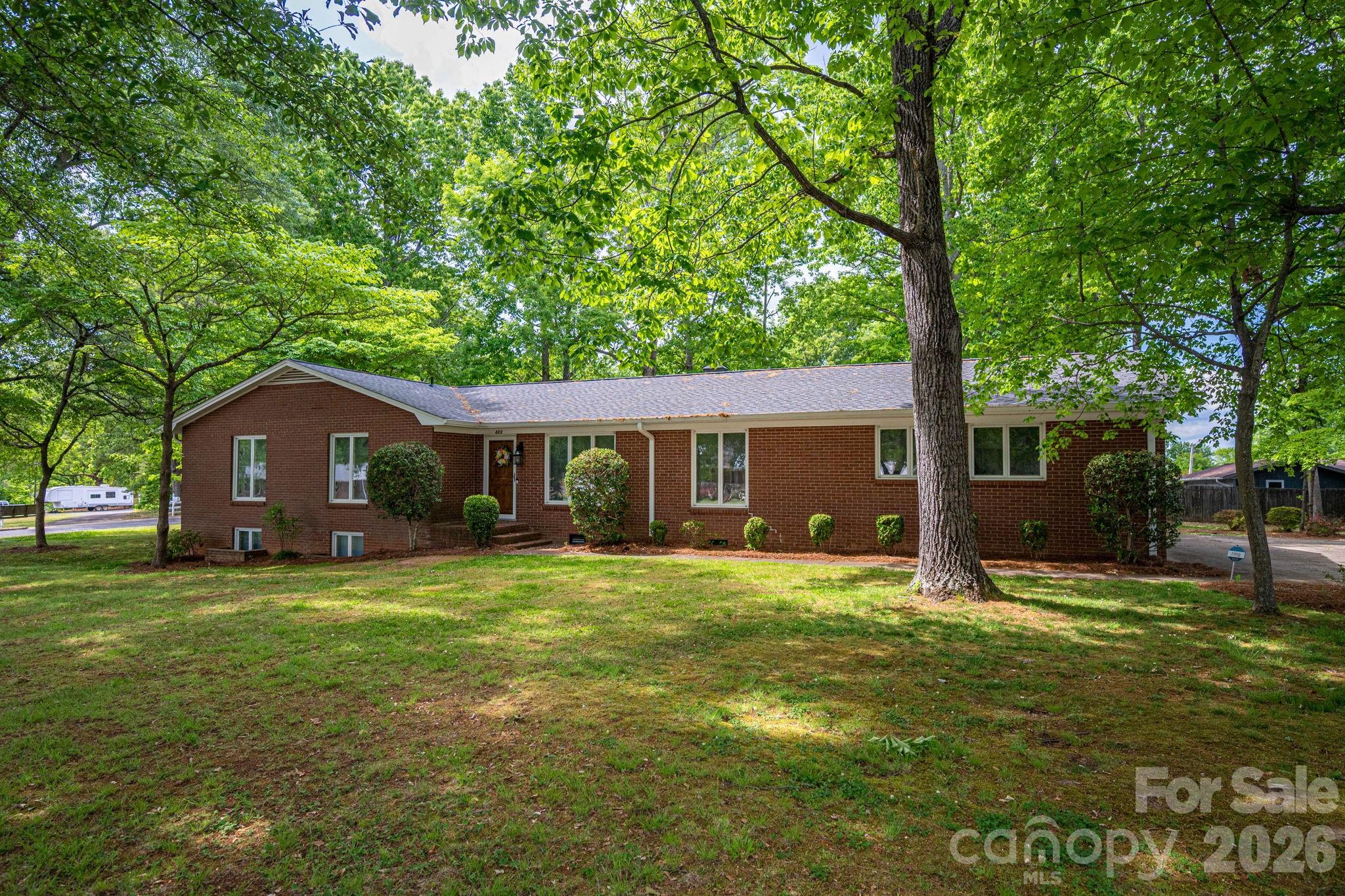 Single Family Residence at 602 Lee Street, Kings Mountain, photo 3 of 48