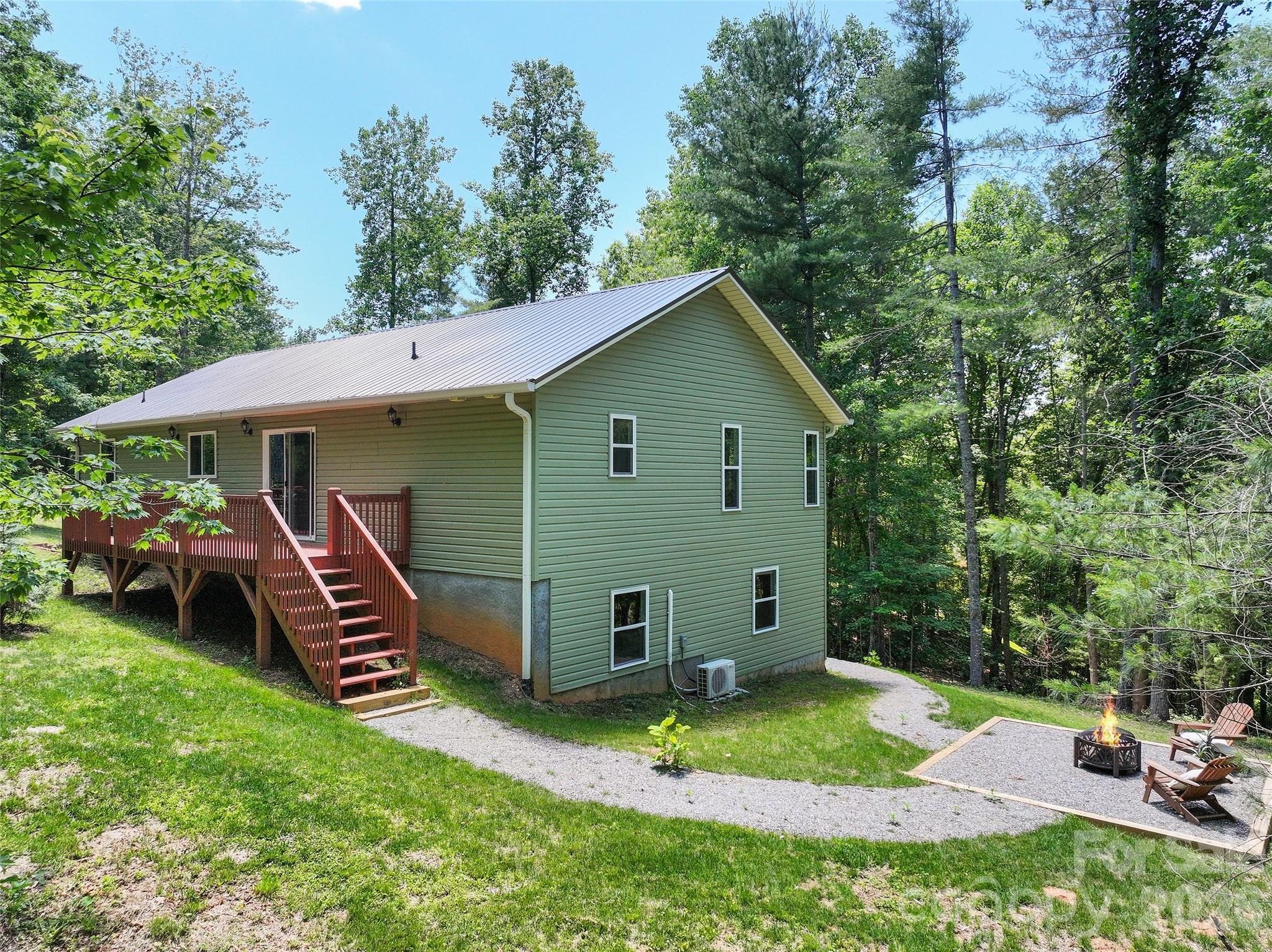 Tranquil Firepit Area with Walking Path to both sides of house - 11 Tahchee Trail, Fletcher
