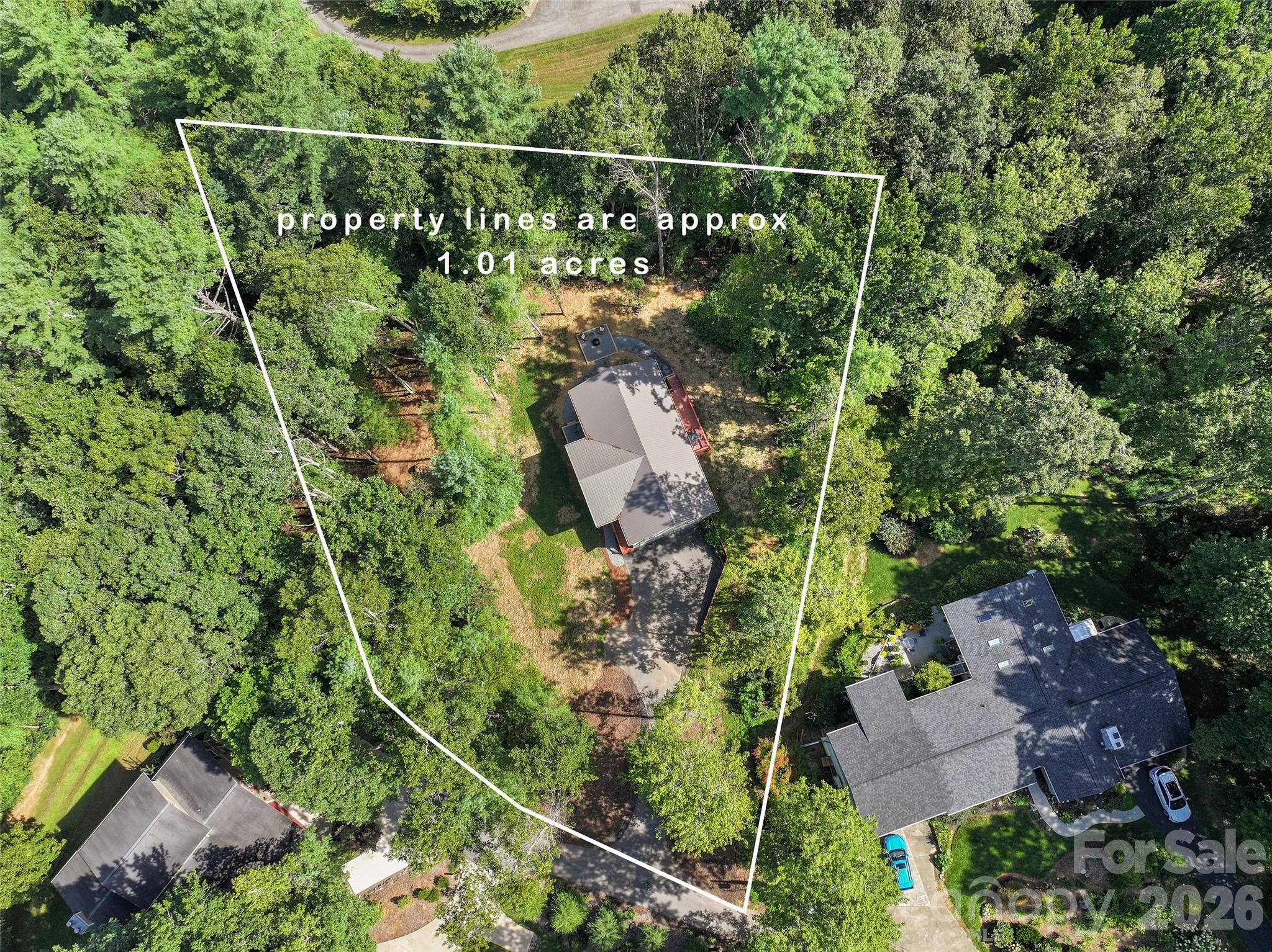 Large lot with tons of privacy - 11 Tahchee Trail, Fletcher