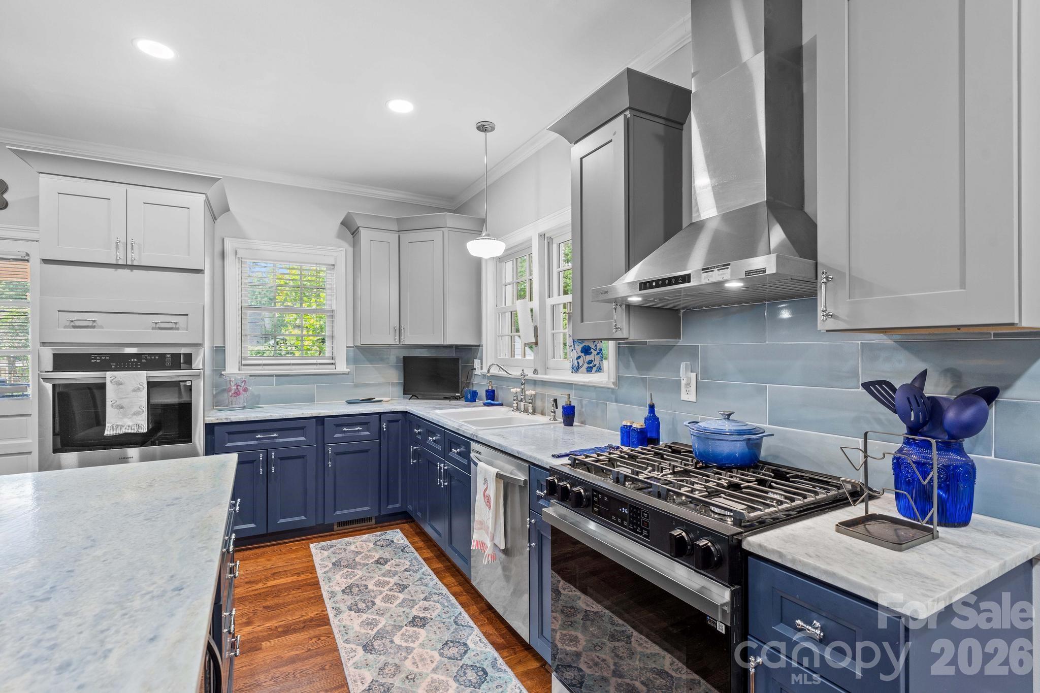 Single Family Residence at 221 Woodrow Avenue, High Point, photo 12 of 47