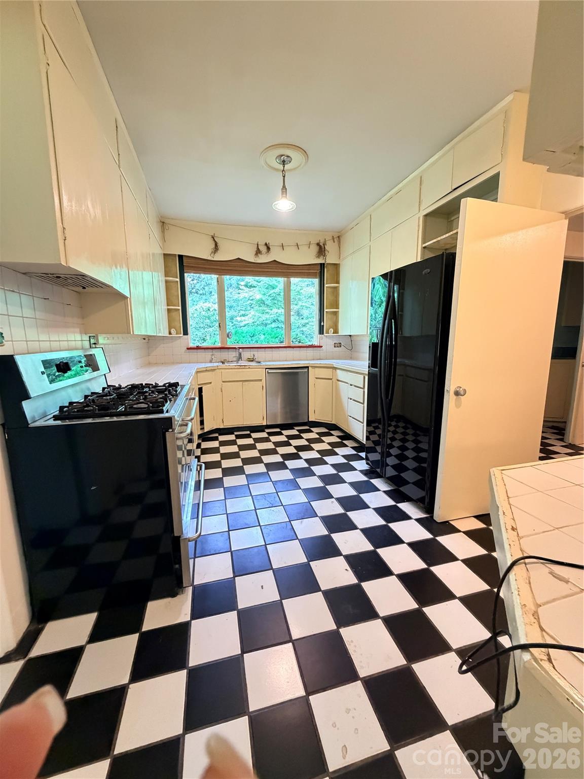 Single Family Residence at 800 W 7th Street, Newton, photo 10 of 48