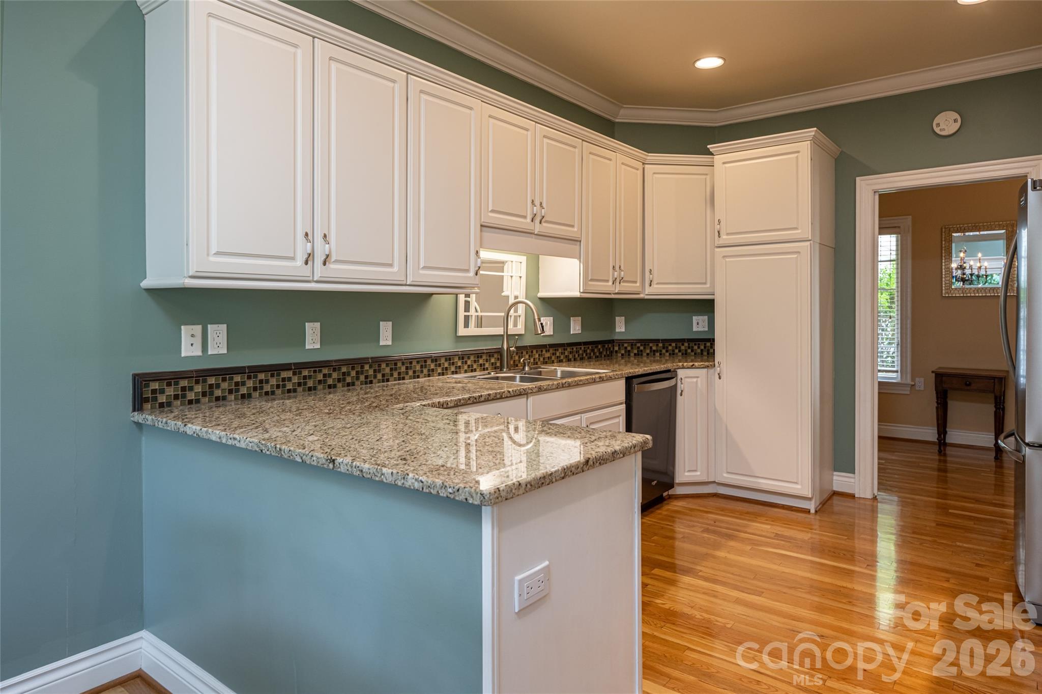 Kitchen - 8 Clovelly Way, Asheville