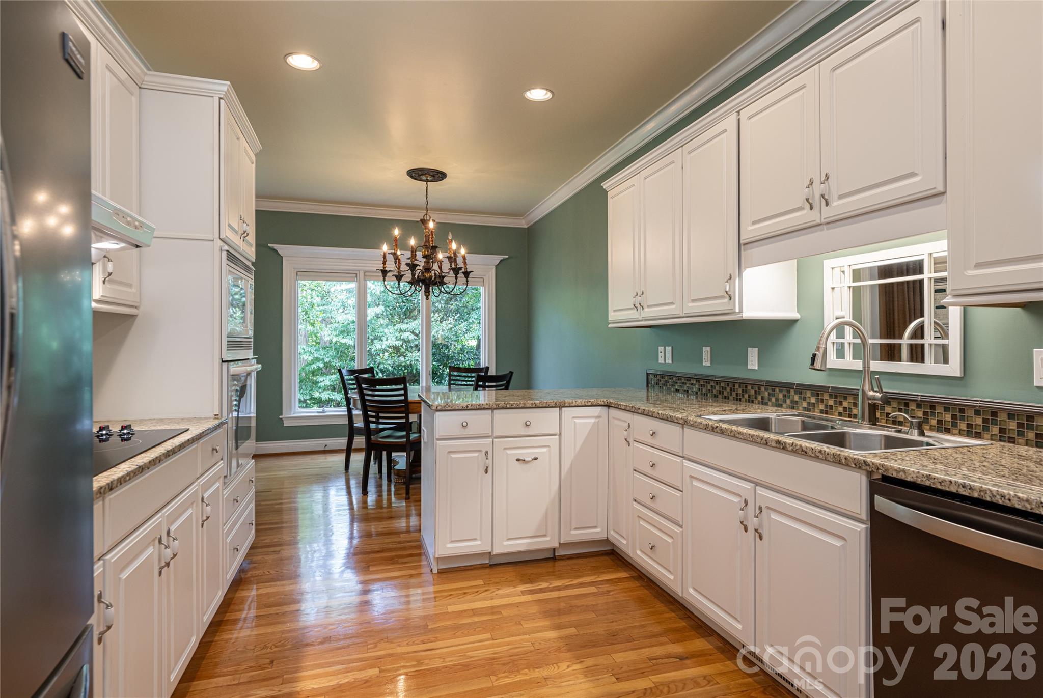 Kitchen - 8 Clovelly Way, Asheville