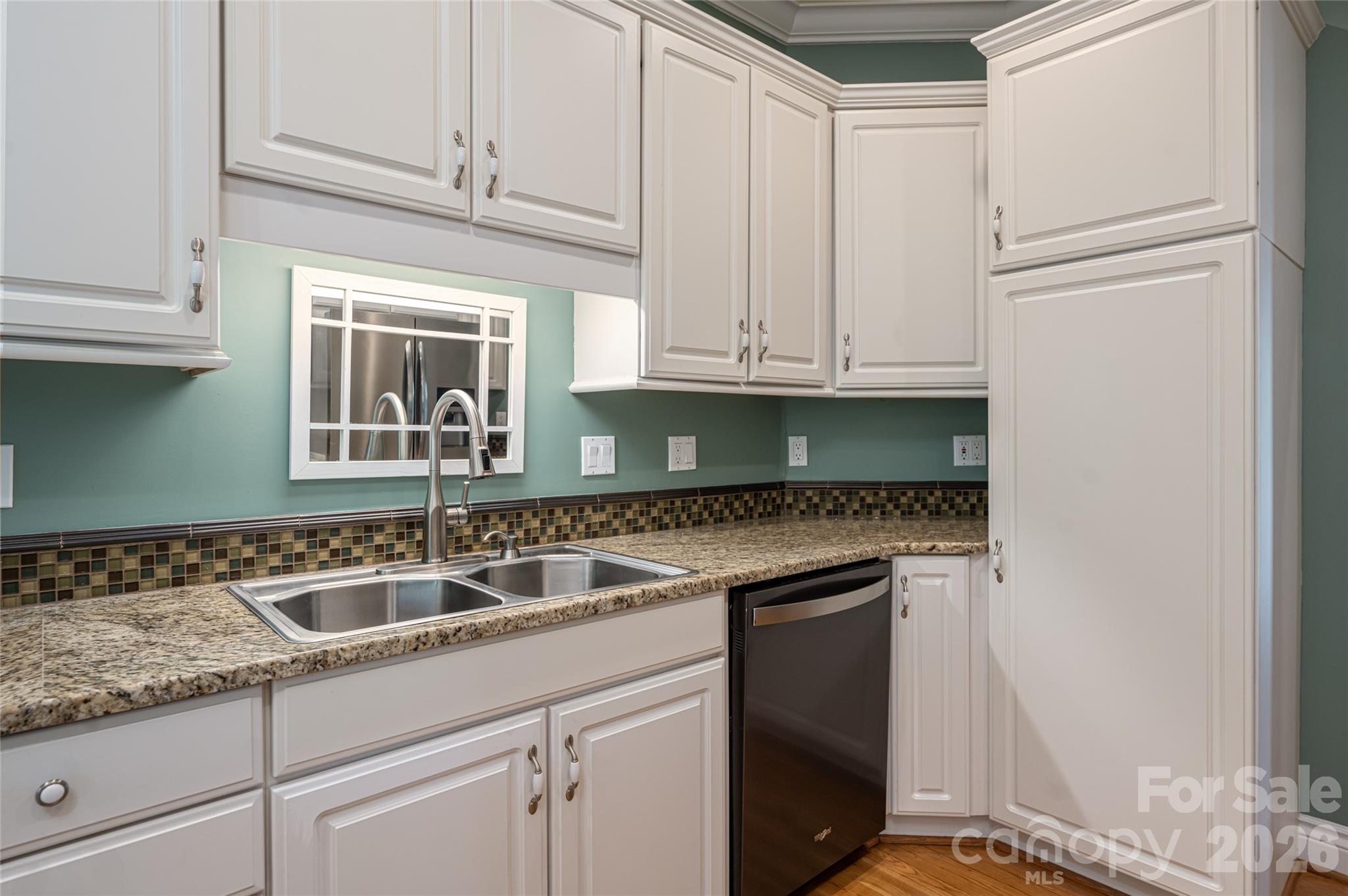 Kitchen - 8 Clovelly Way, Asheville