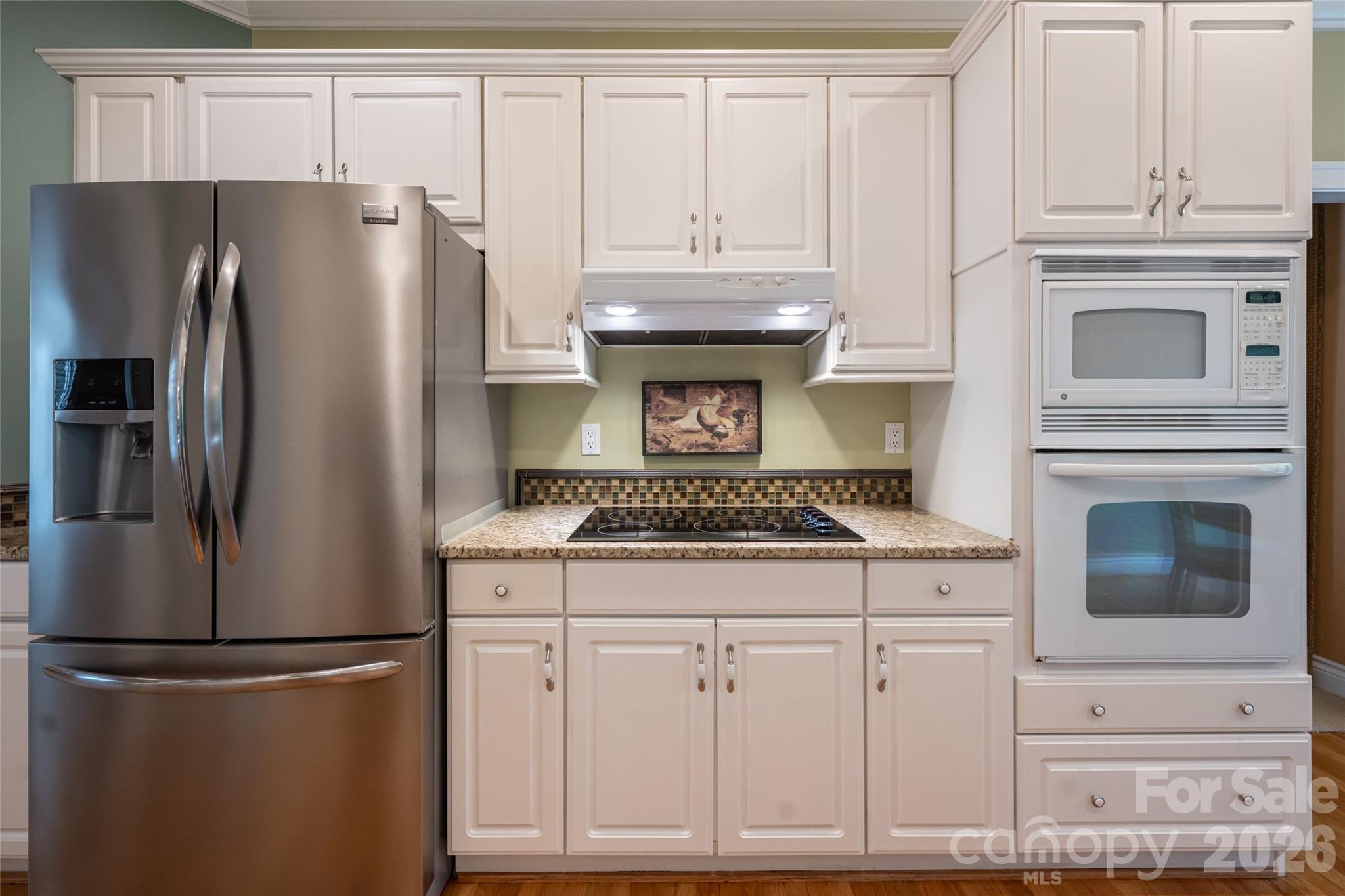 Kitchen - 8 Clovelly Way, Asheville