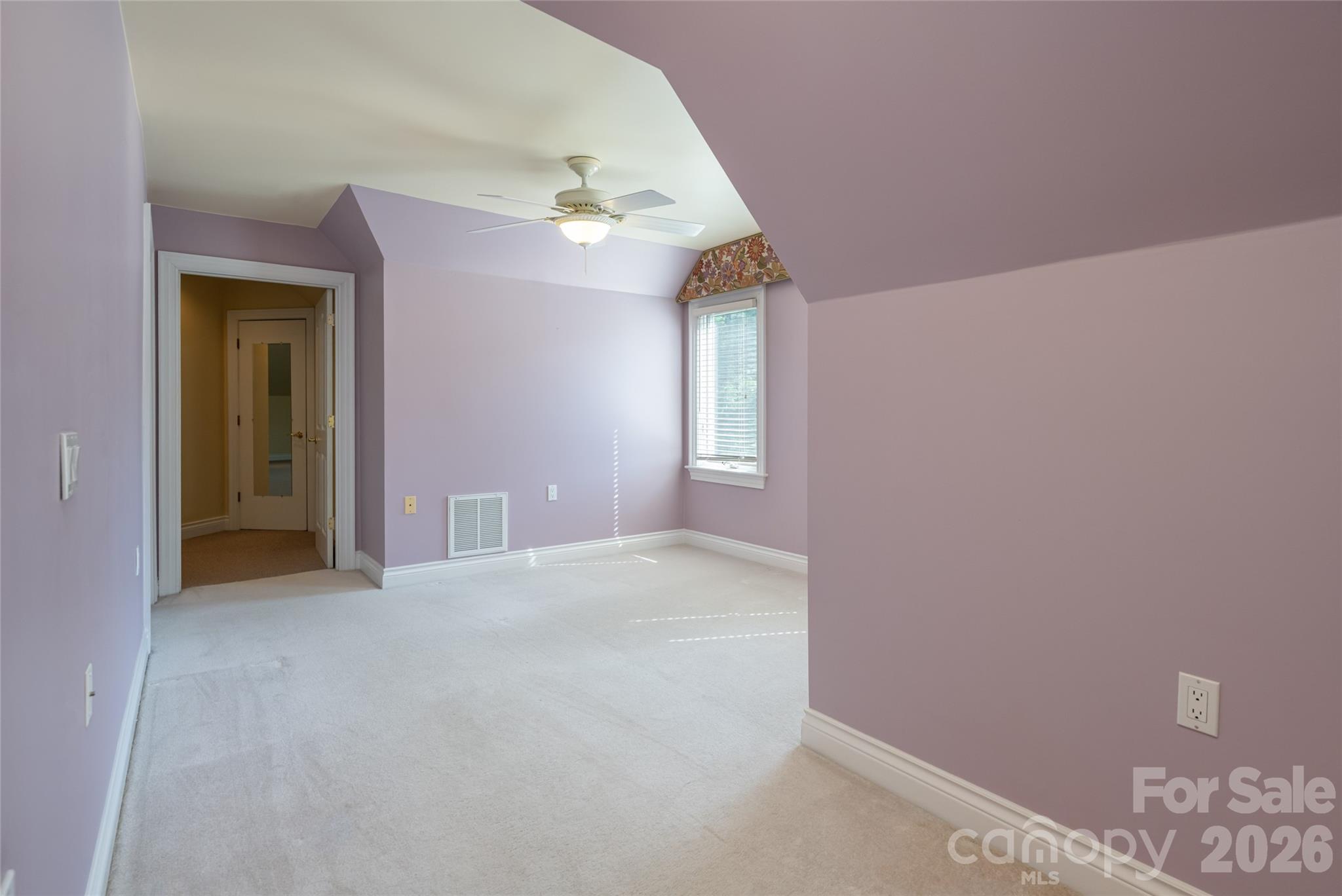 Upstairs sitting room - 8 Clovelly Way, Asheville