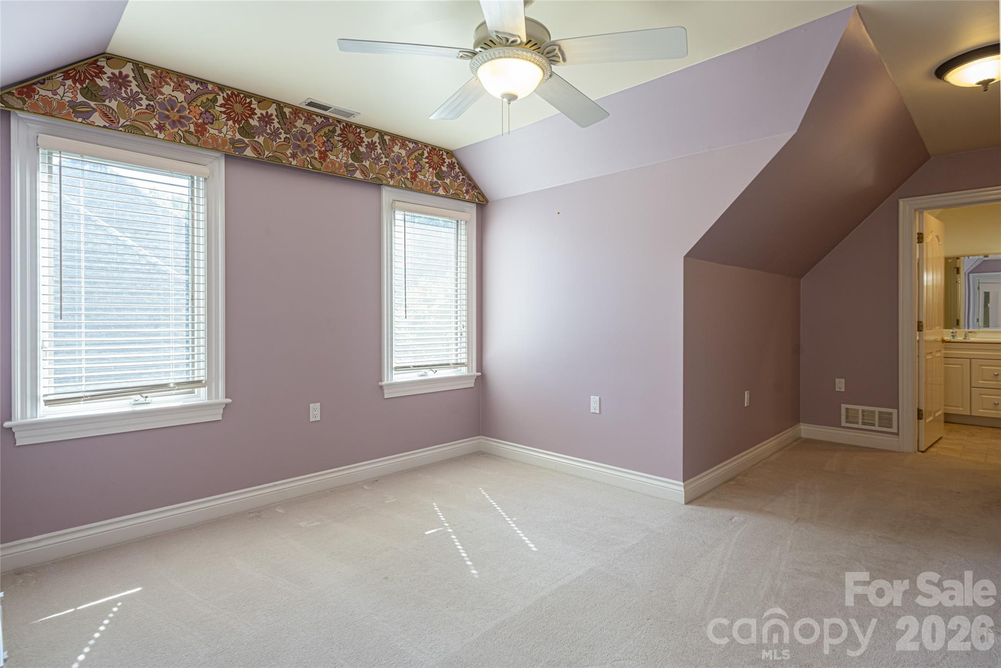 Upstairs sitting room - 8 Clovelly Way, Asheville