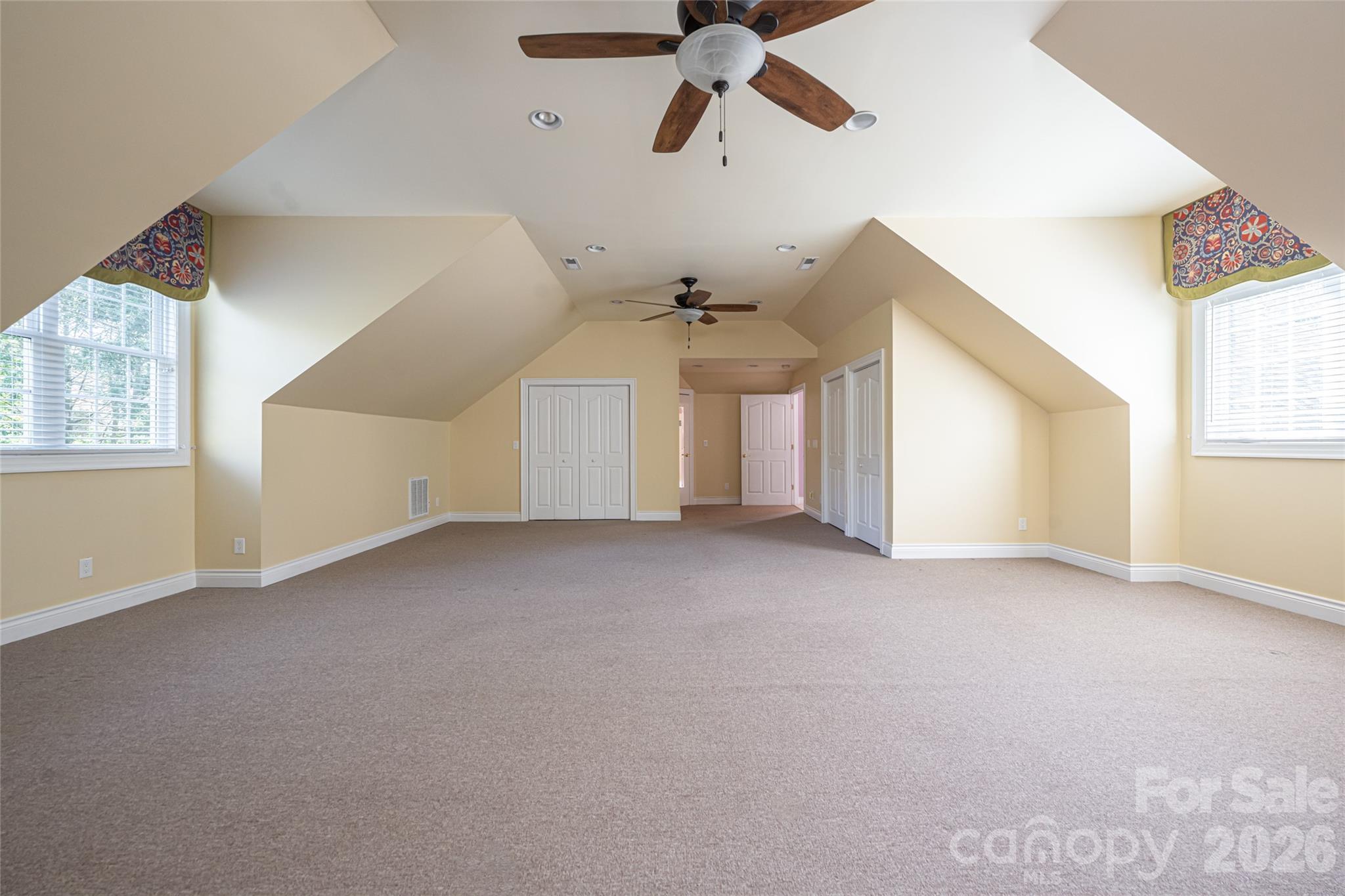 Upper level bedroom/bonus room - 8 Clovelly Way, Asheville