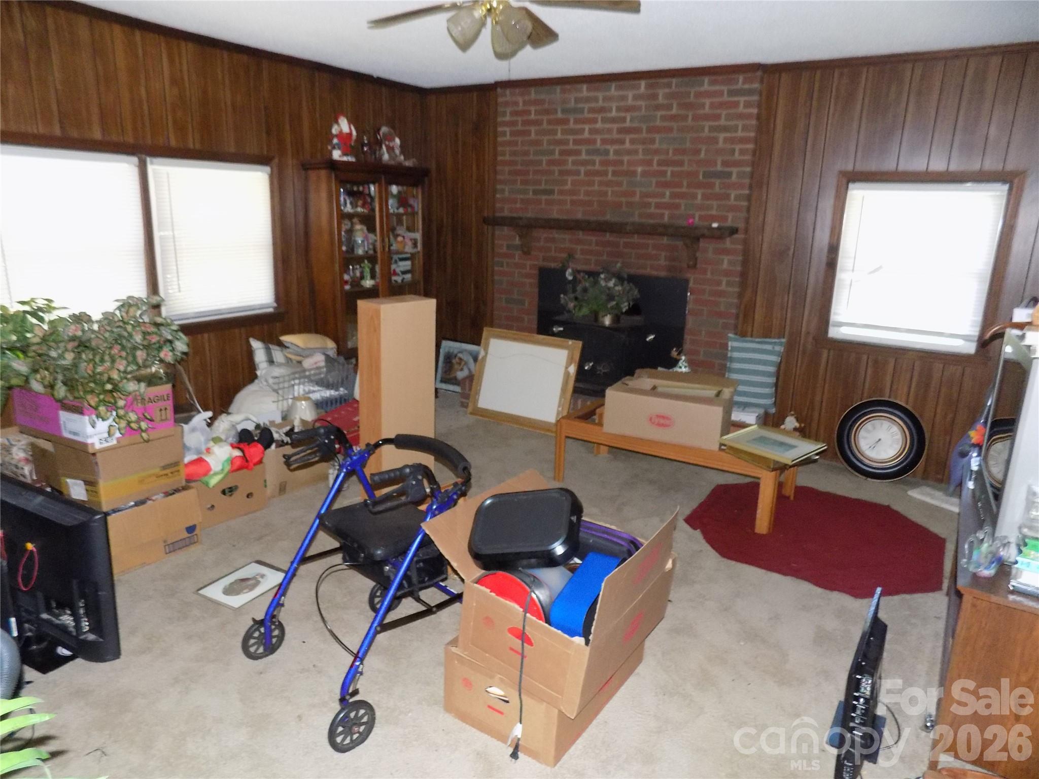 Den - 340 S Vine Street, Gastonia