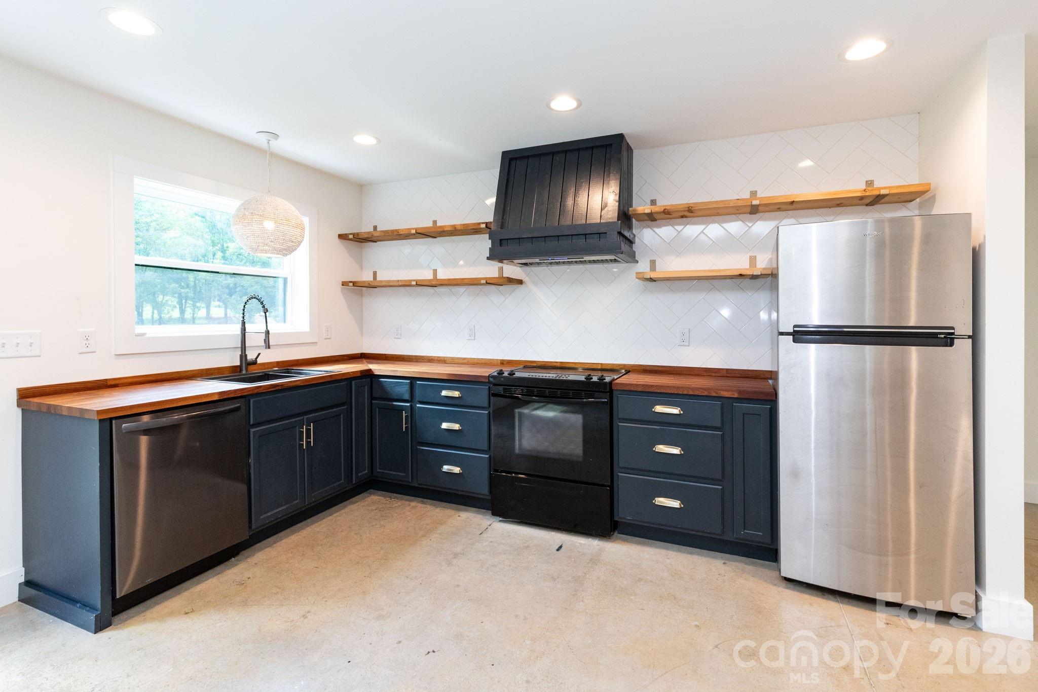 Single Family Residence at 881 Burney Mountain Road, Fletcher, photo 14 of 28