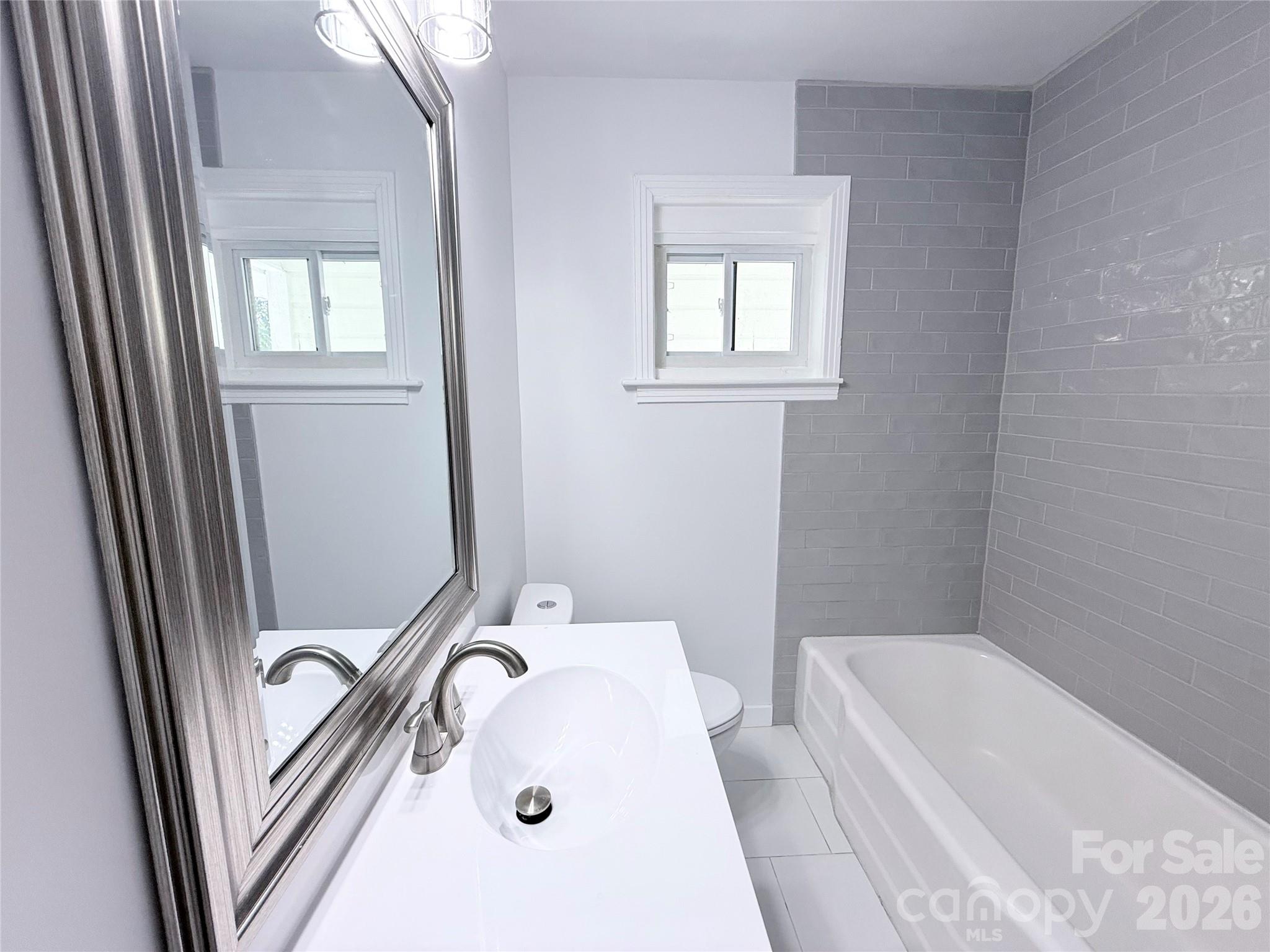 Full bathroom - 1507 W Horah Street, Salisbury