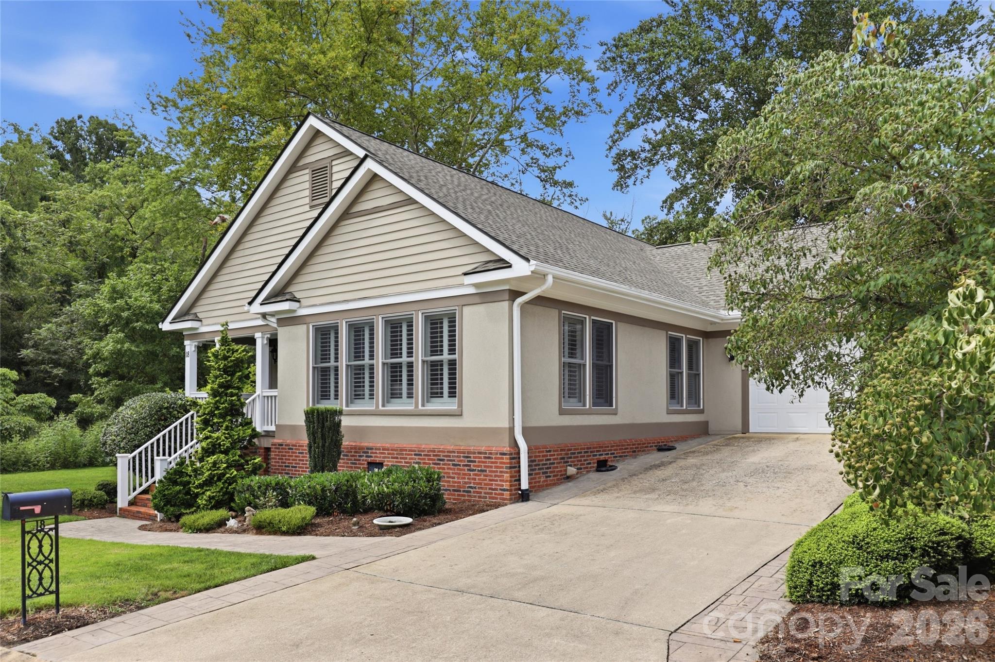 Easy main level garage - 18 Creekside Way, Asheville
