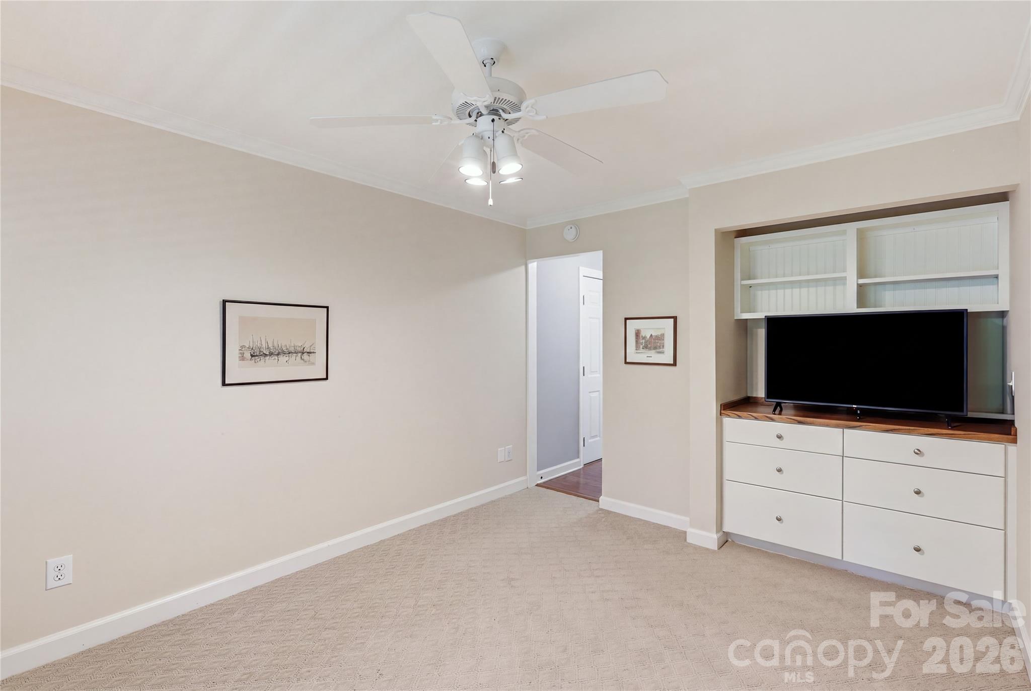 Flexible Den on the main with built-ins: 12'10"x10' - 18 Creekside Way, Asheville