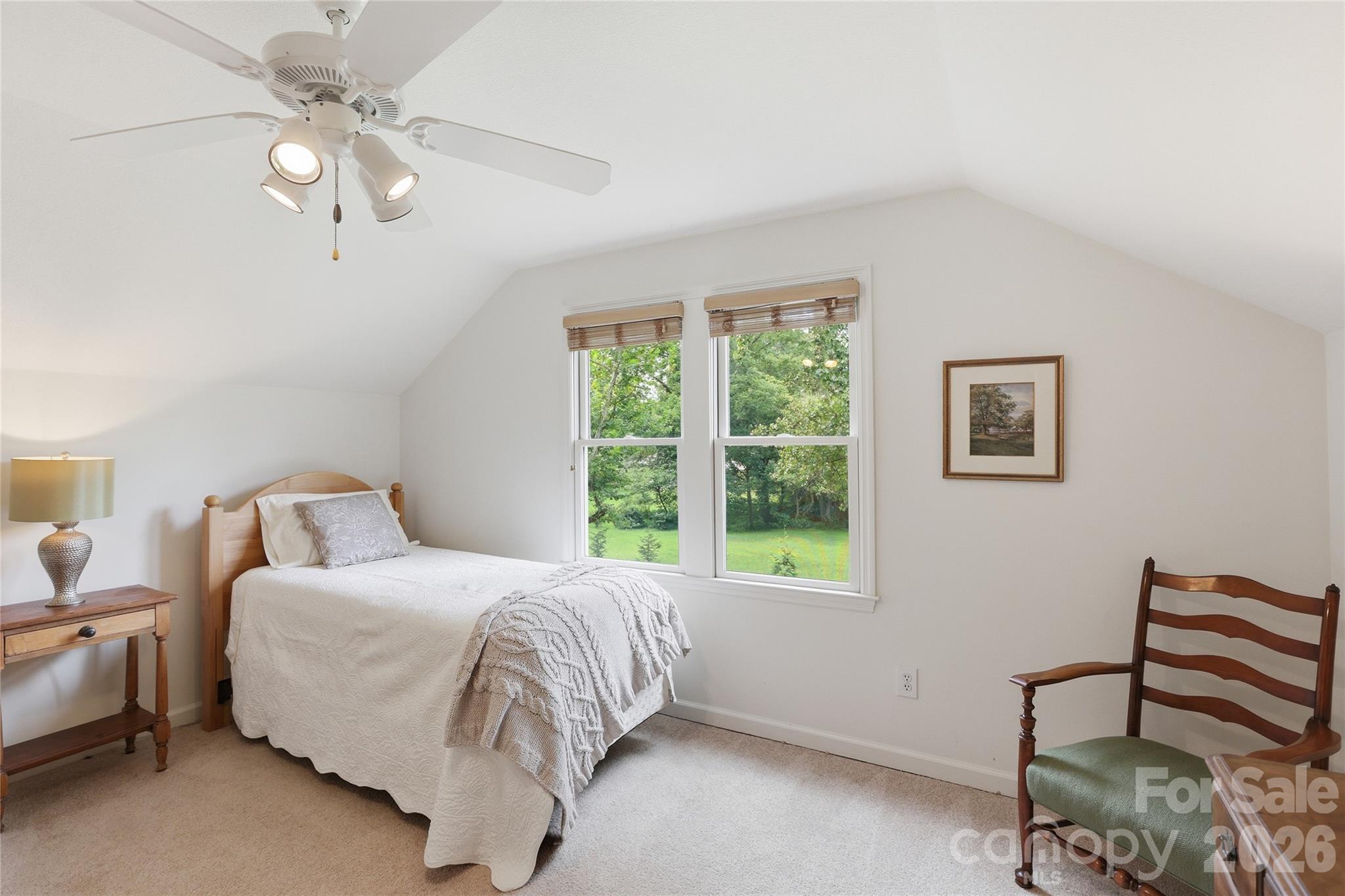 Private guest suite or hobby room upstairs with views - 18 Creekside Way, Asheville
