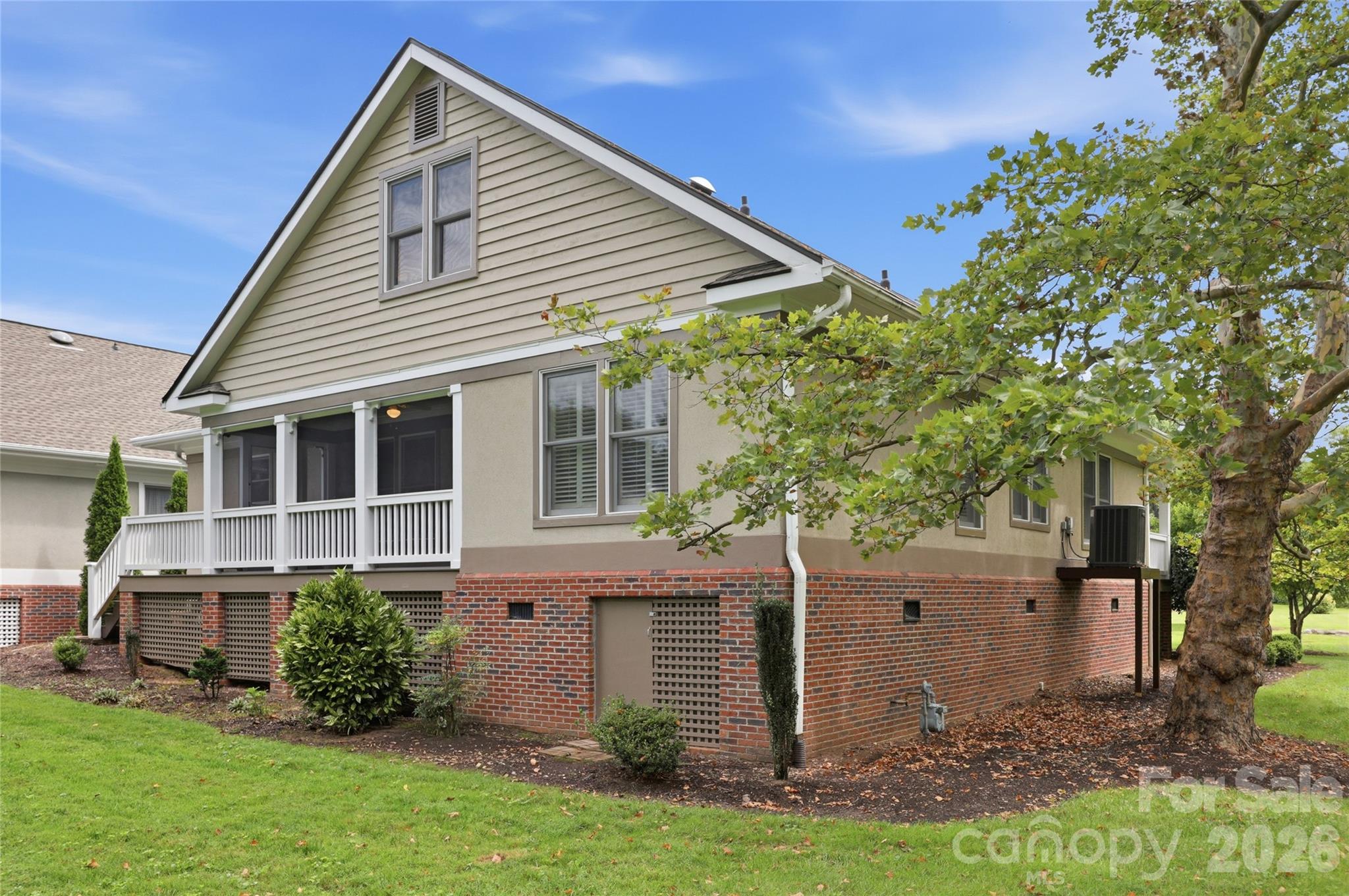Easy-care living by the POA - 18 Creekside Way, Asheville