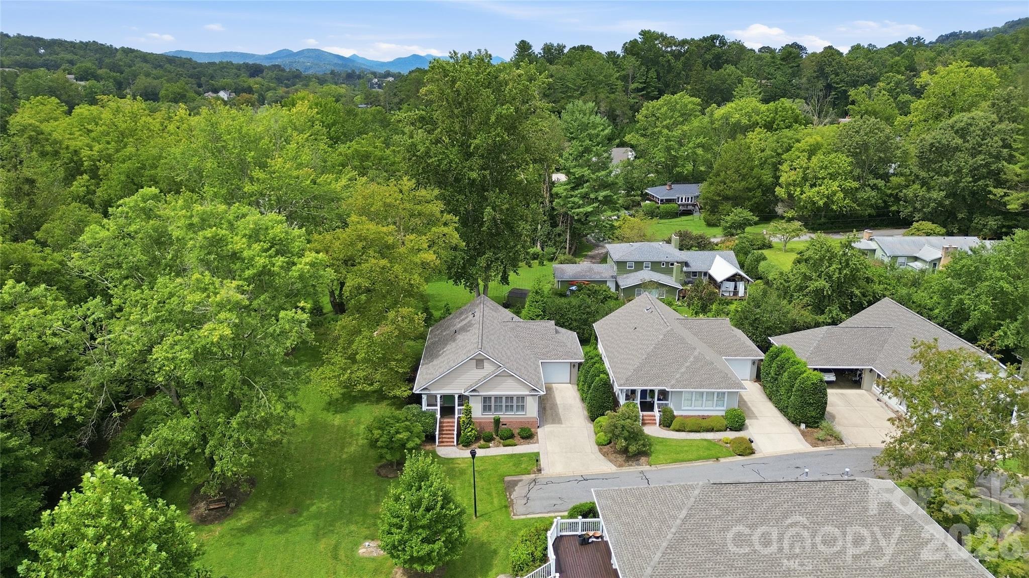 Creekside is ideally located in near fine dining, Asheville Country Club and UNCA events. - 18 Creekside Way, Asheville