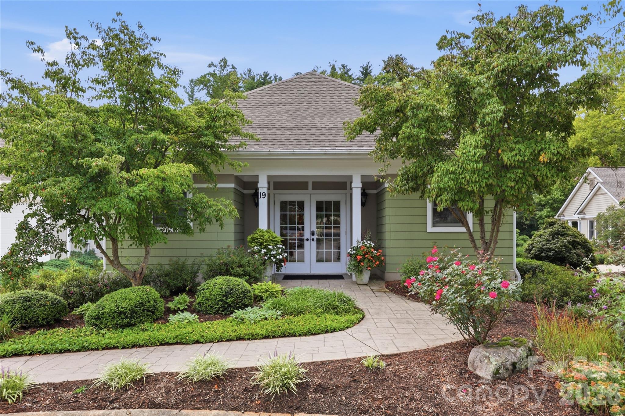 Clubhouse Entry with regular monthly social events - 18 Creekside Way, Asheville