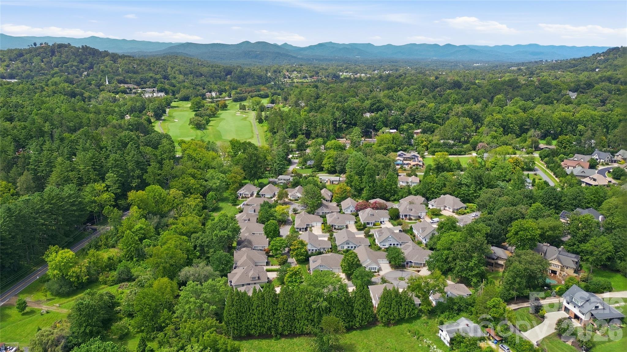 Offering a refreshing and relaxing mountain lifestyle - 18 Creekside Way, Asheville