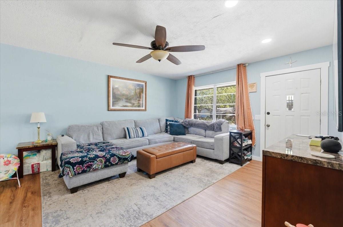 Single Family Residence at 215 CARLA ANN CT, AUBURNDALE, photo 3 of 34