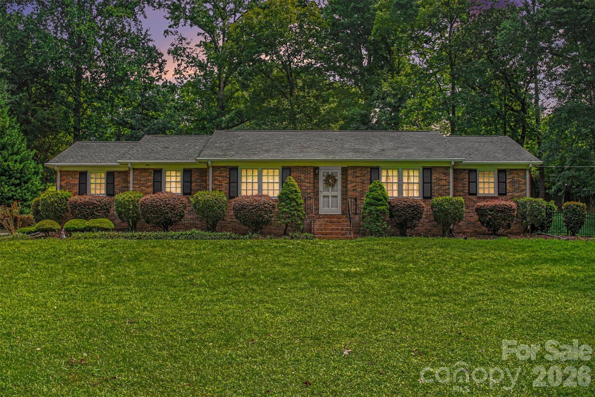 Single Family Residence at 1204 Dumbarton Road, Gastonia, photo 2 of 31