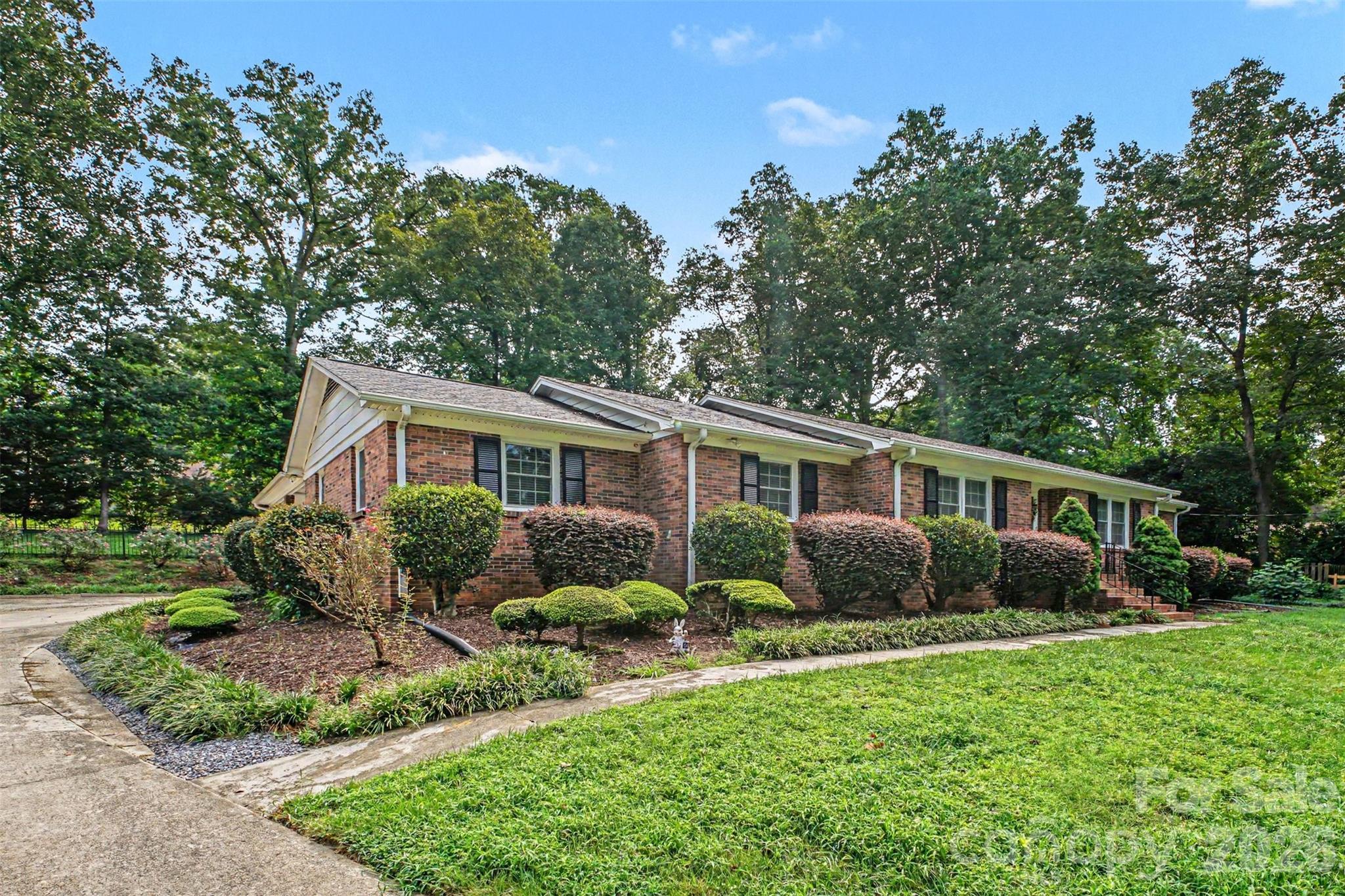Single Family Residence at 1204 Dumbarton Road, Gastonia, photo 4 of 31