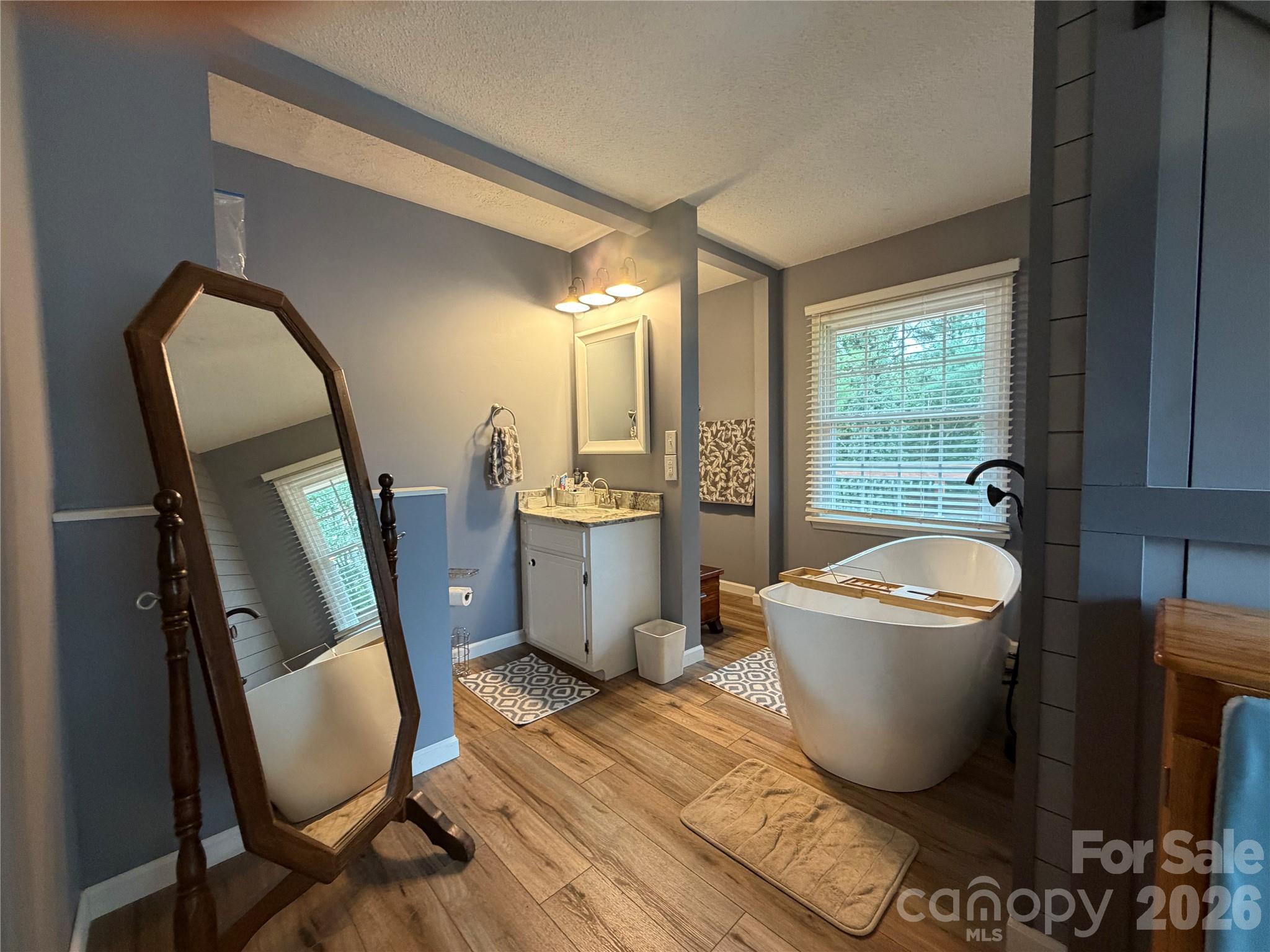 Mster Bathroom with soaking tub - 1000 Beaumont Poplar Street, North Wilkesboro