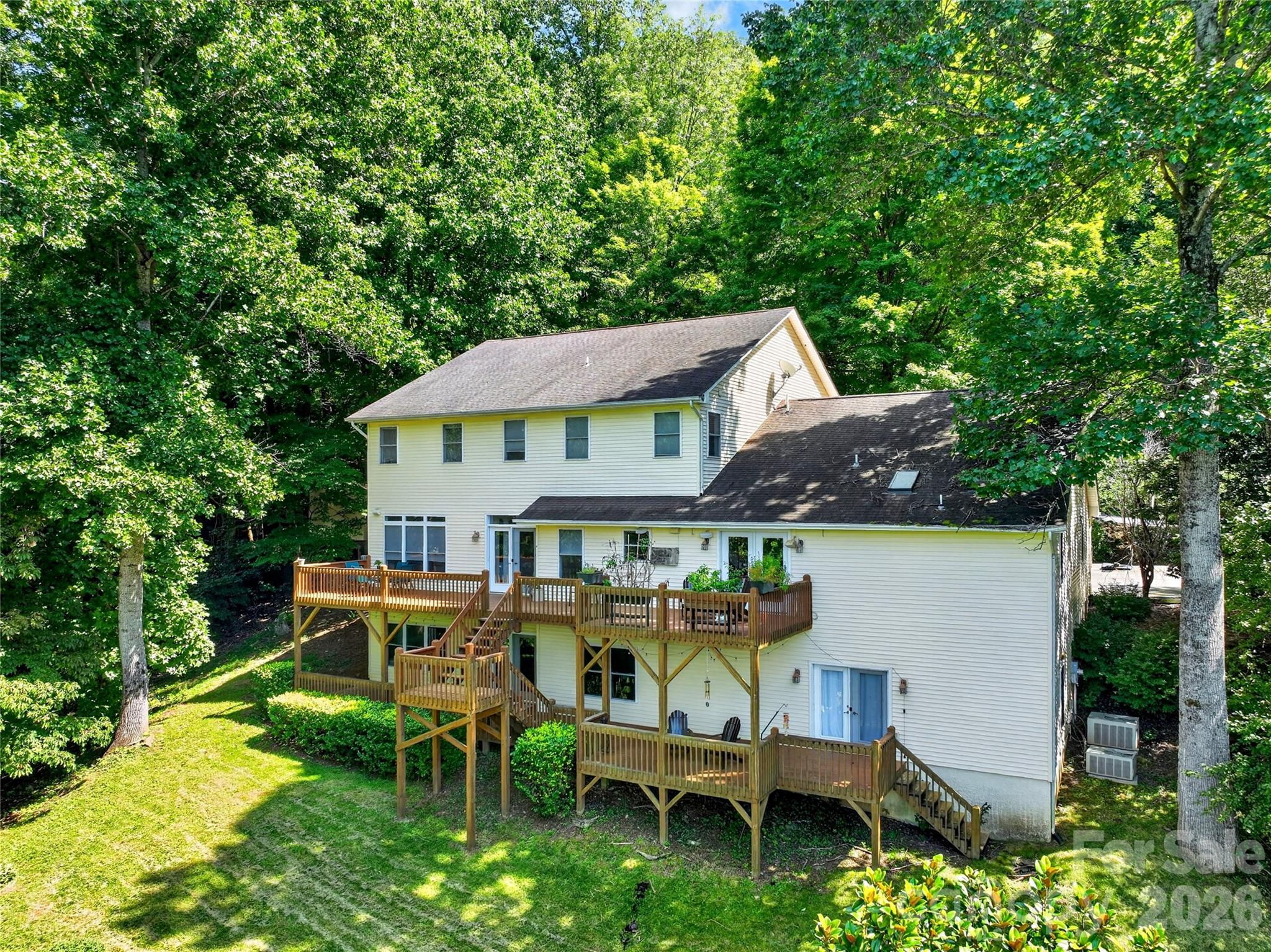 Single Family Residence at 719 April Park, Waynesville, photo 3 of 46