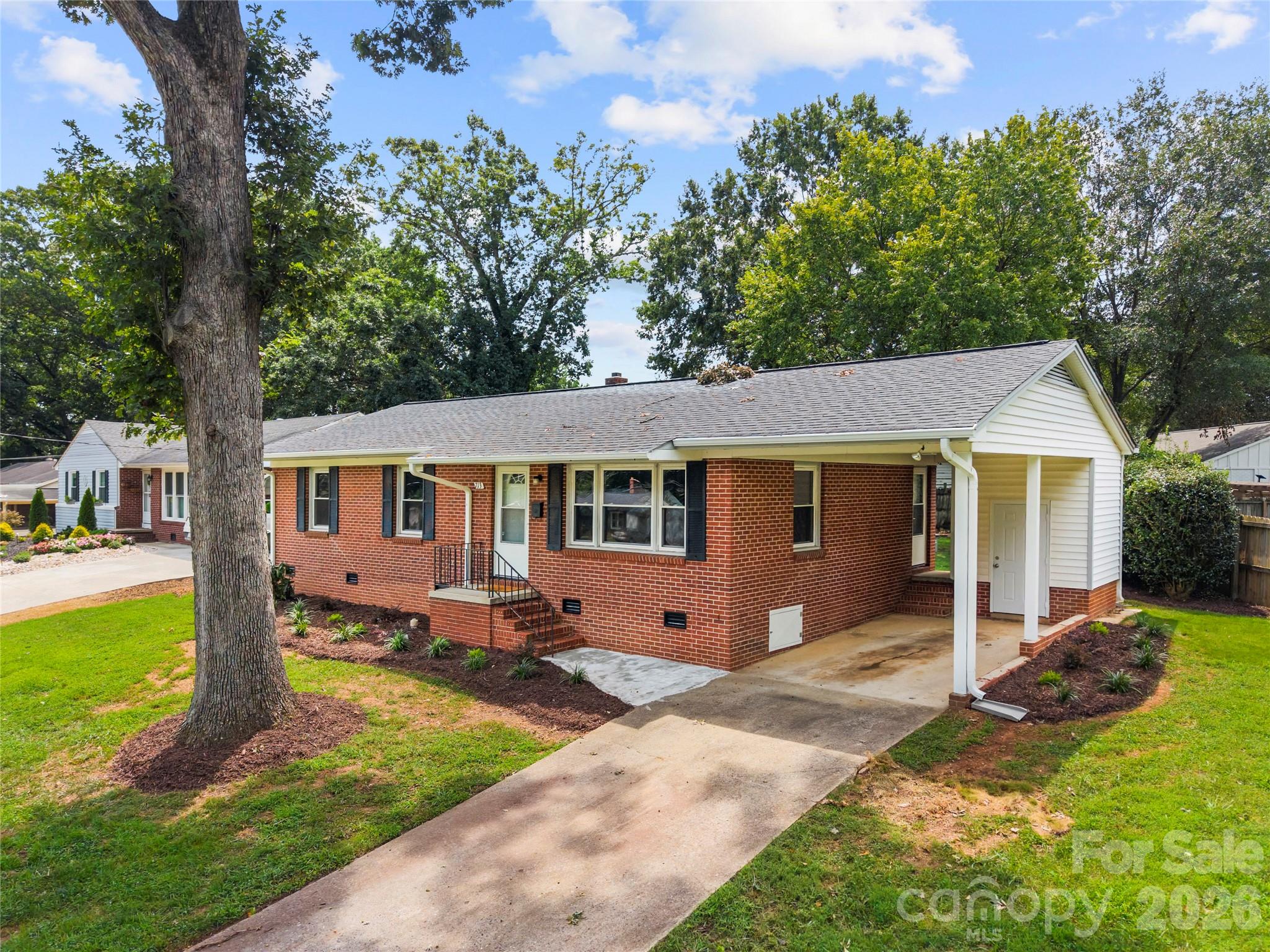 Single Family Residence at 713 Crestwood Avenue, Gastonia, photo 3 of 24