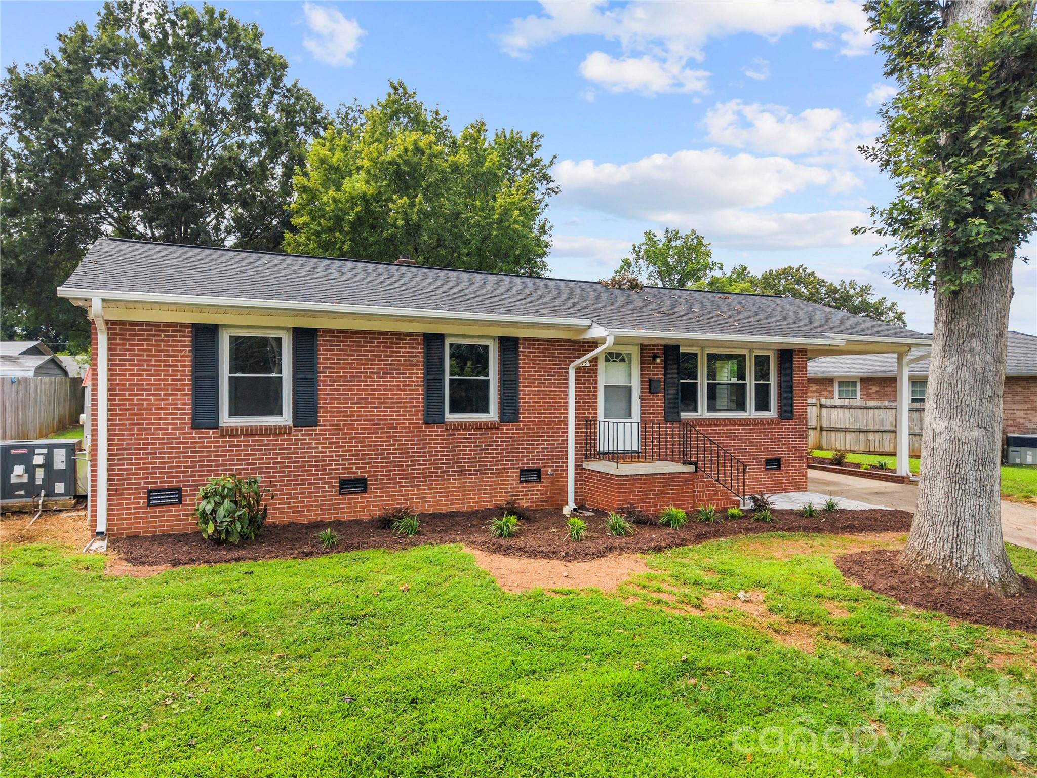 Single Family Residence at 713 Crestwood Avenue, Gastonia, photo 4 of 24