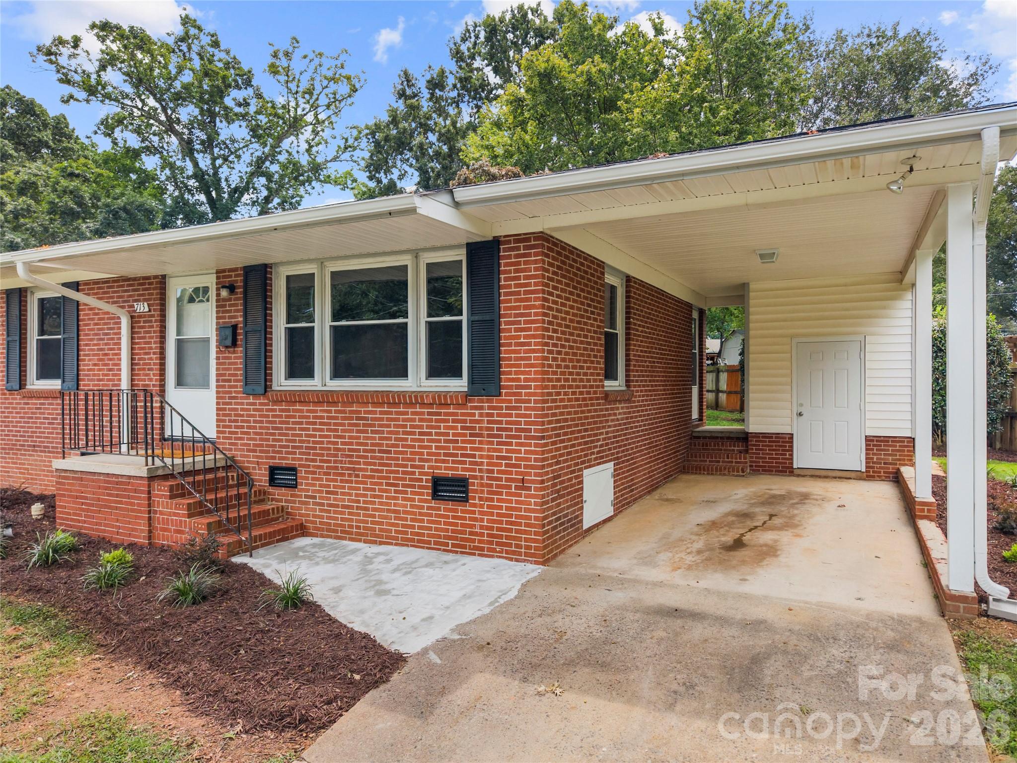Single Family Residence at 713 Crestwood Avenue, Gastonia, photo 5 of 24