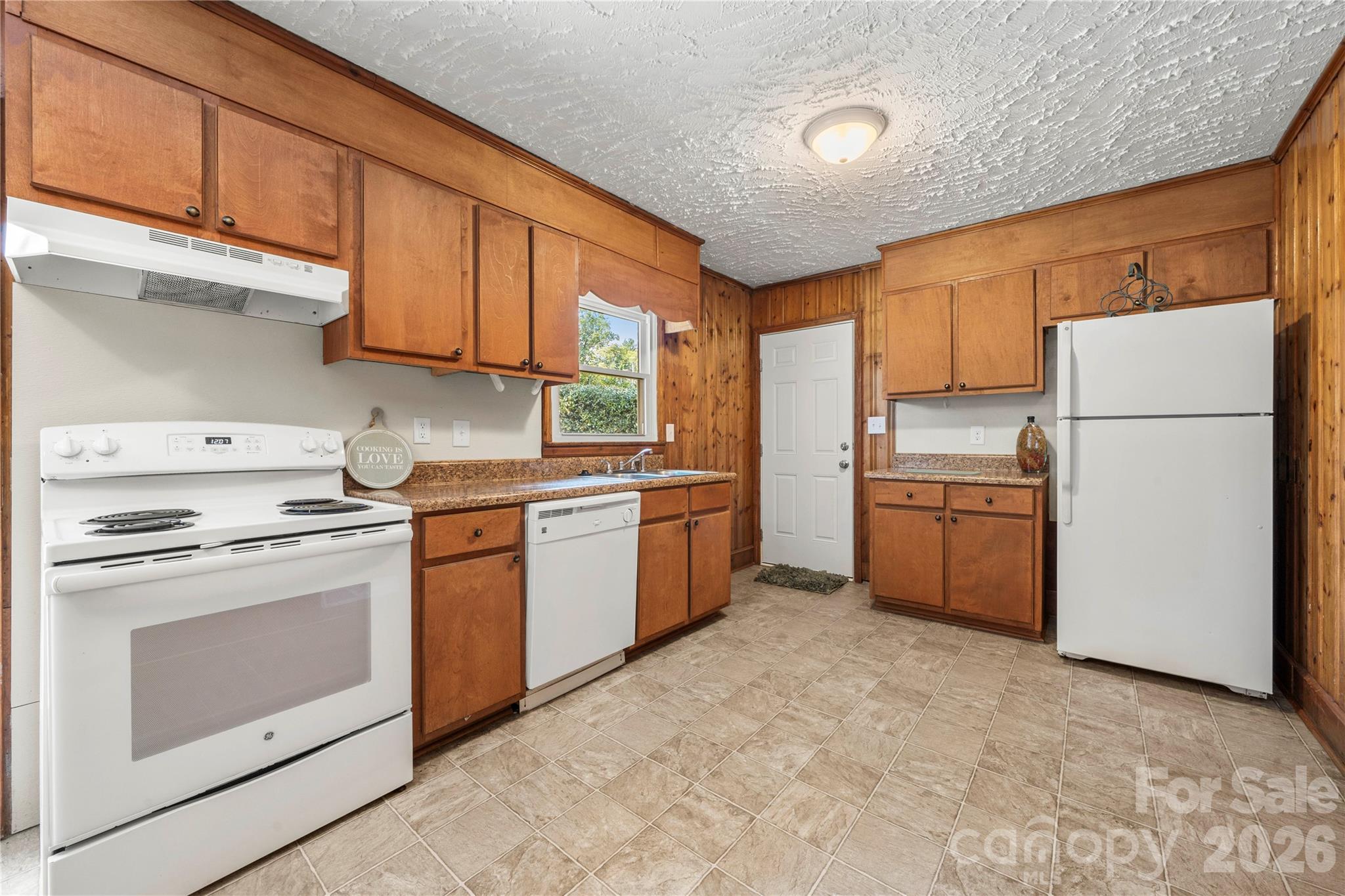 Single Family Residence at 713 Crestwood Avenue, Gastonia, photo 7 of 24