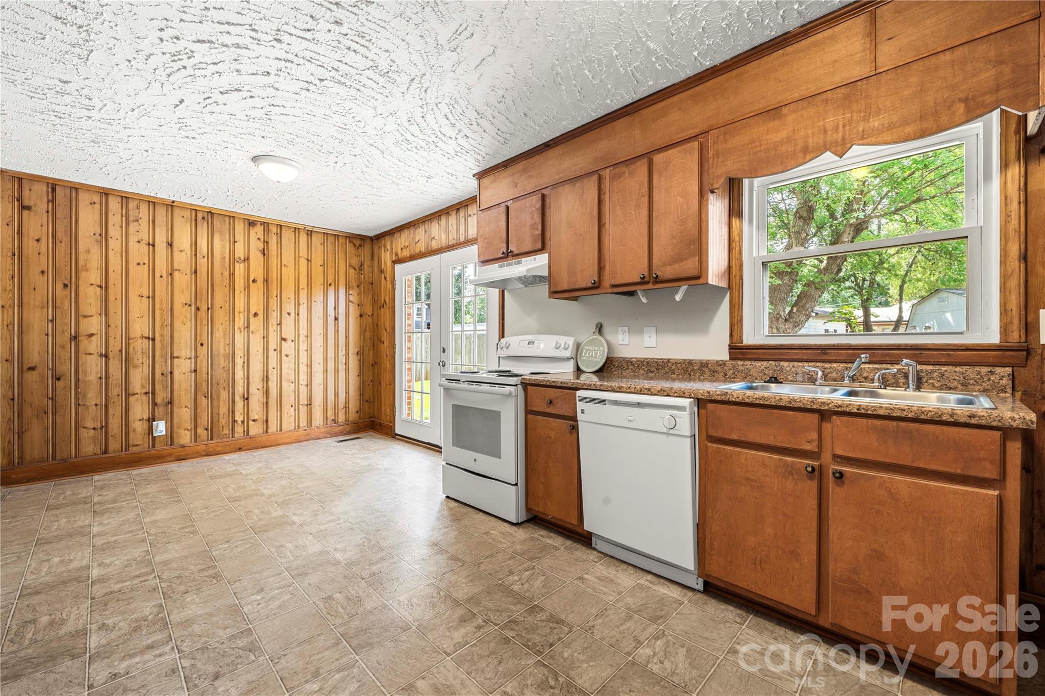 Single Family Residence at 713 Crestwood Avenue, Gastonia, photo 13 of 24