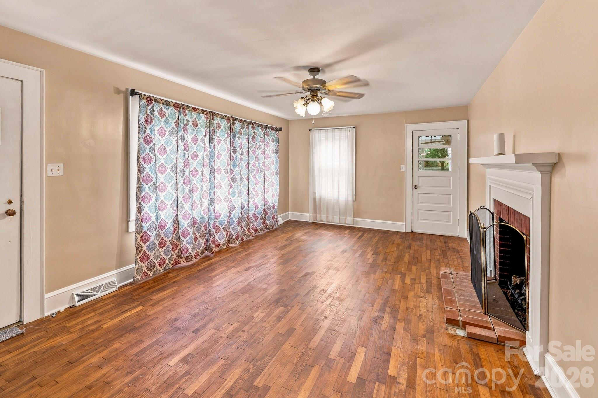 Livingroom - 257 Maryland Drive, Forest City
