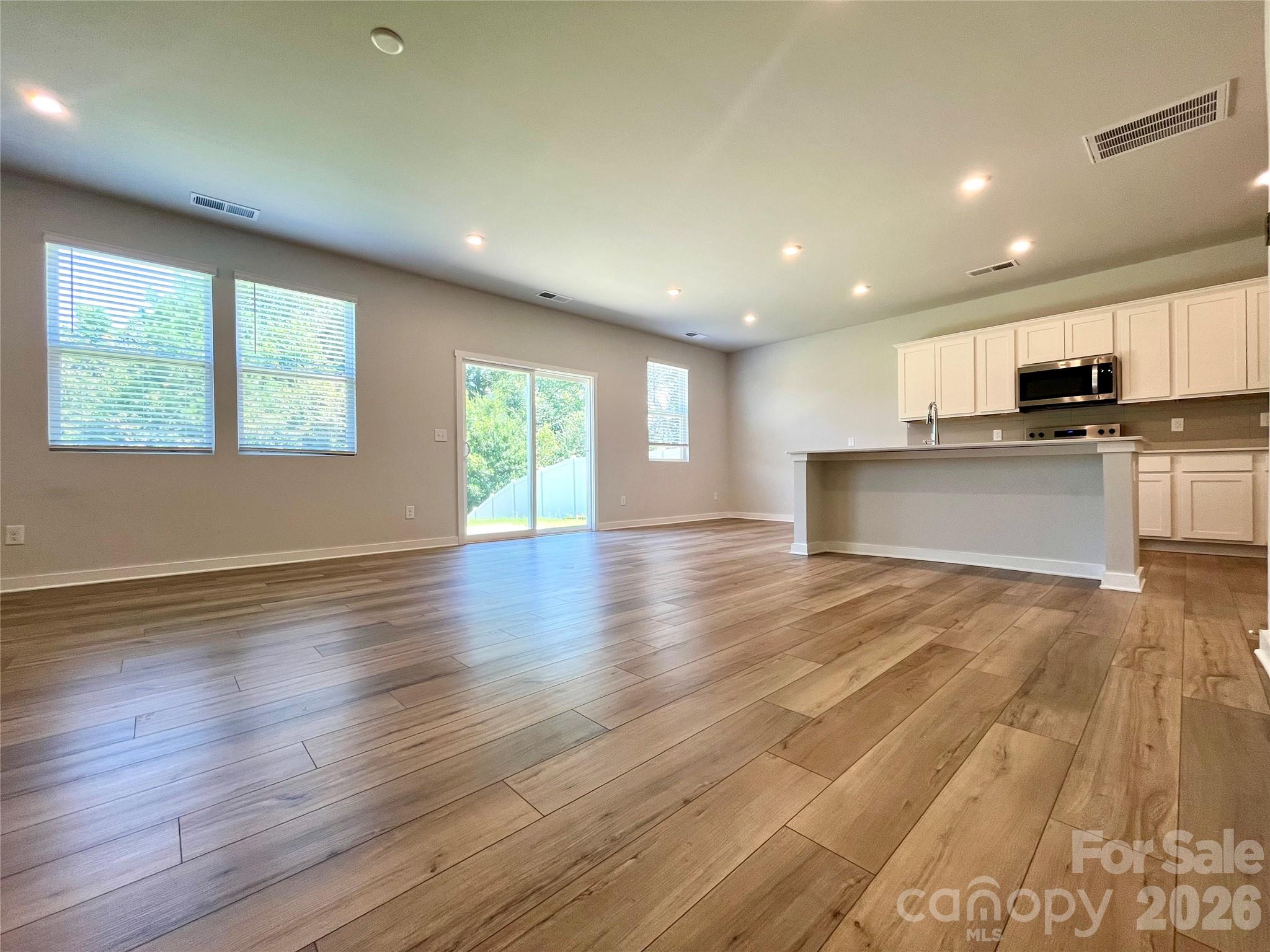 Single Family Residence at 307 Bezelle Avenue, York, photo 10 of 42
