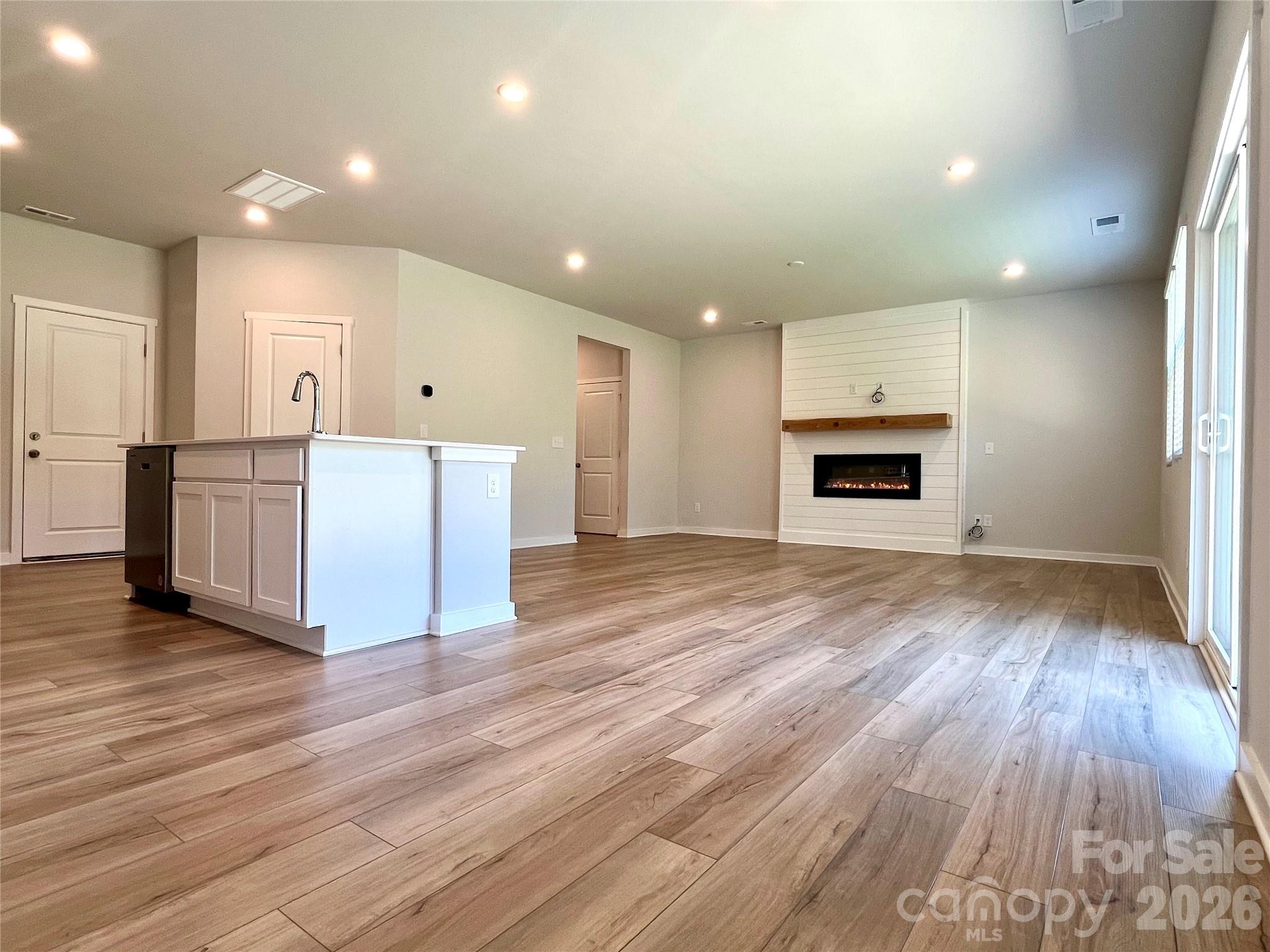 Single Family Residence at 307 Bezelle Avenue, York, photo 9 of 42