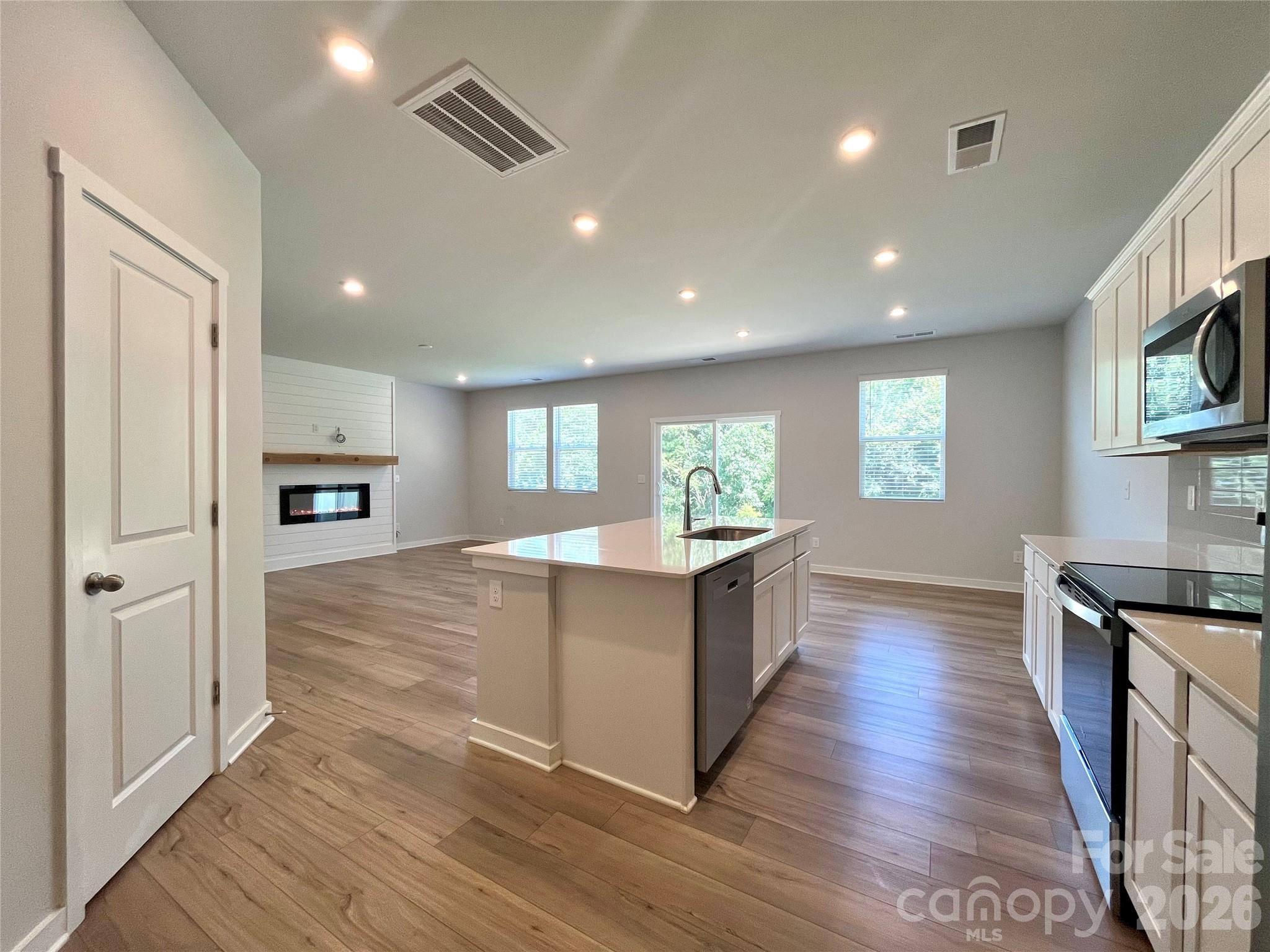 Single Family Residence at 307 Bezelle Avenue, York, photo 21 of 42