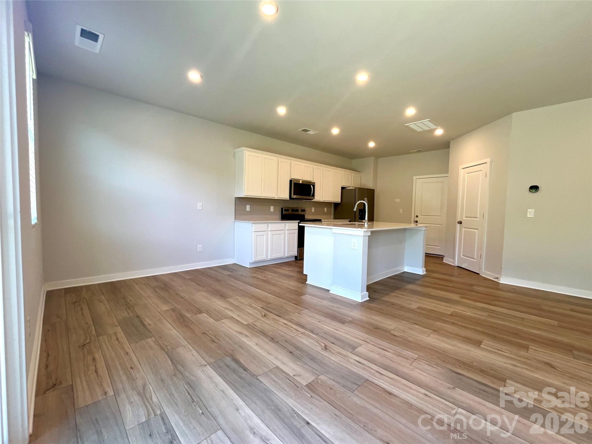 Single Family Residence at 307 Bezelle Avenue, York, photo 23 of 42