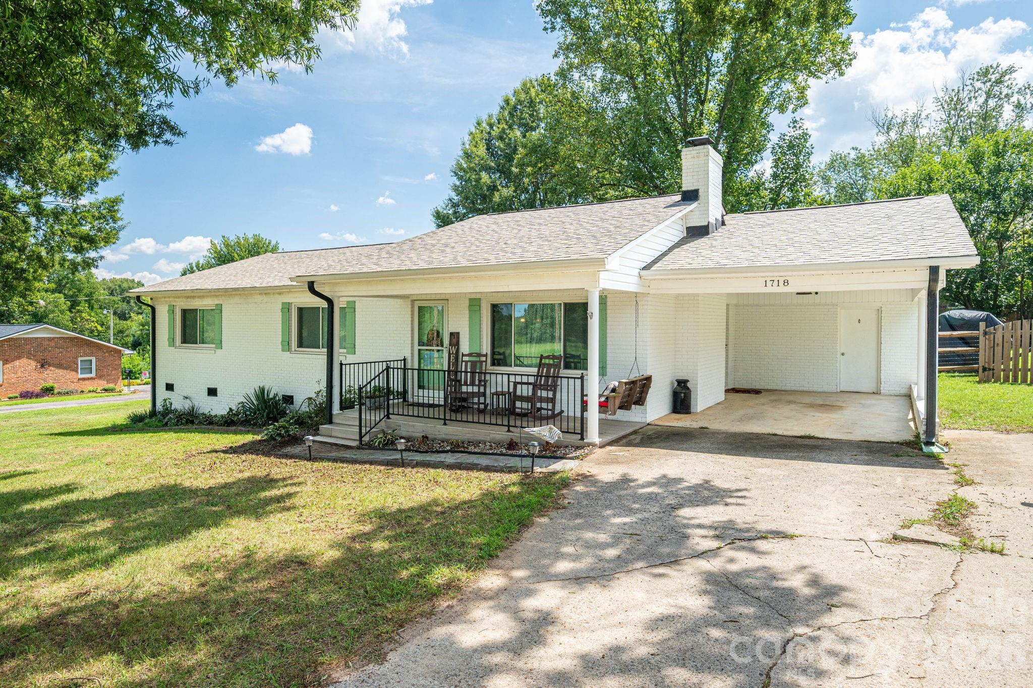 1718 Woolie Road